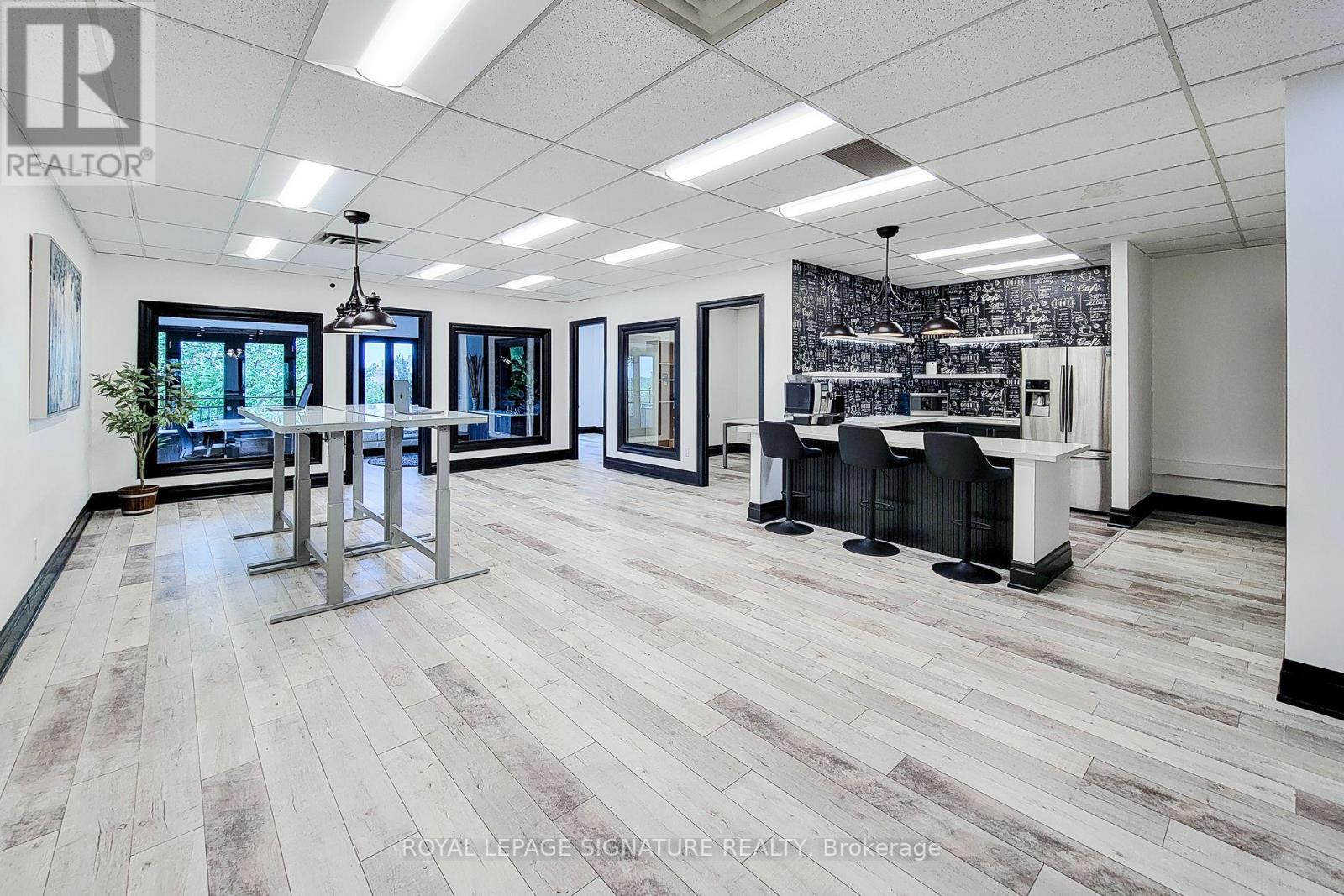 300 - 414 North Service Road E, Oakville, Ontario  L6H 5R2 - Photo 6 - W12458689
