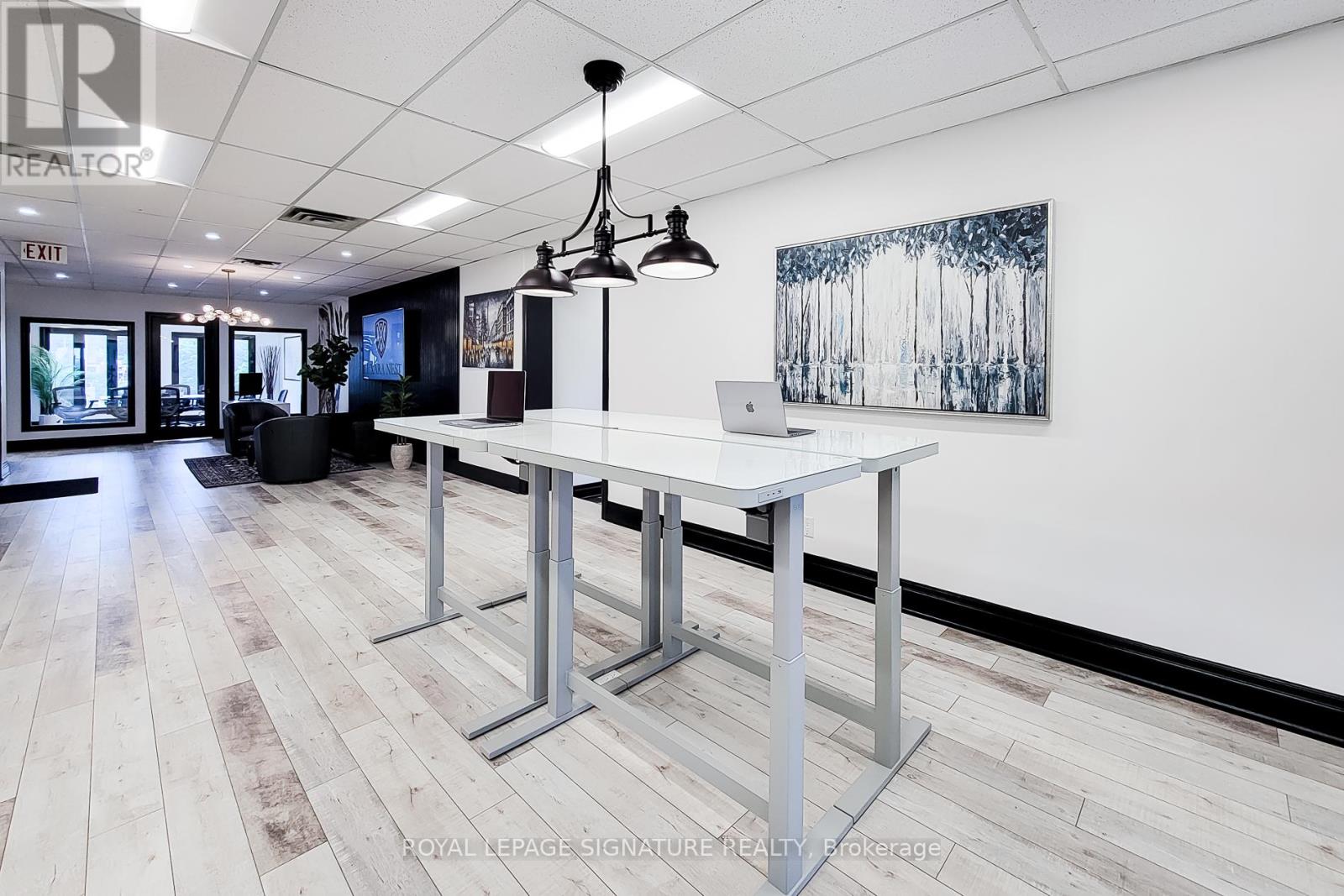 300 - 414 North Service Road E, Oakville, Ontario  L6H 5R2 - Photo 7 - W12458689