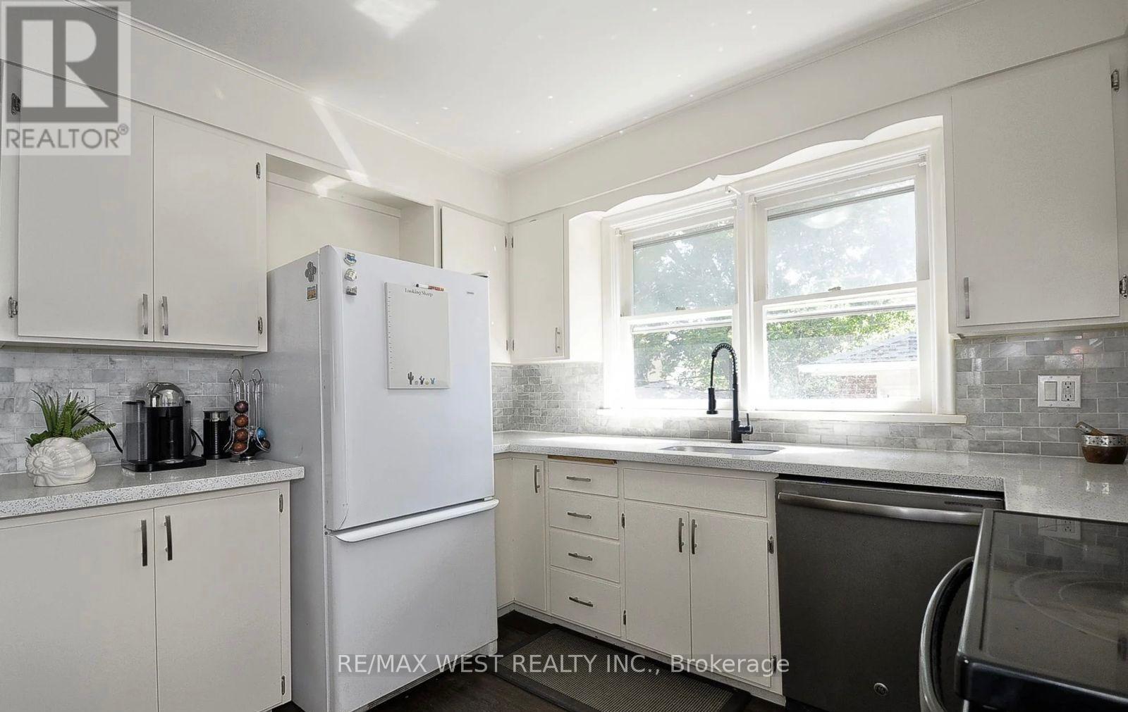 442 Highland Road E, Kitchener, Ontario  N2M 3W7 - Photo 9 - X12458654