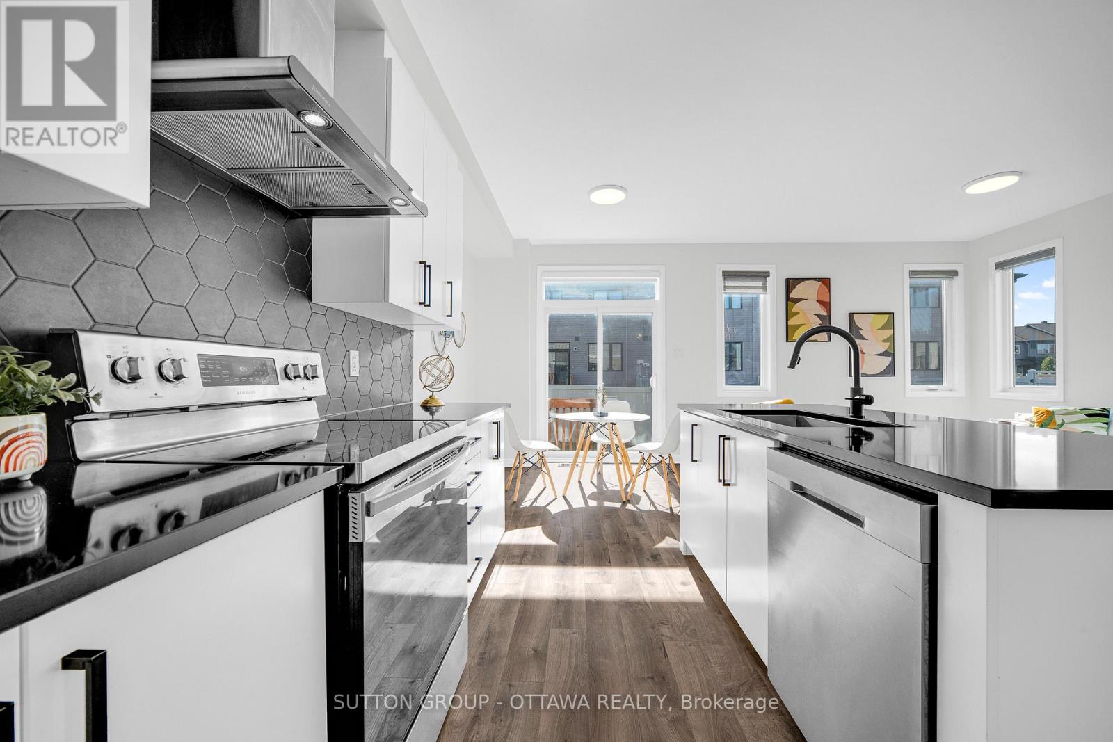 1006 Speedvale Court, Ottawa, Ontario  K2T 0P3 - Photo 22 - X12455849