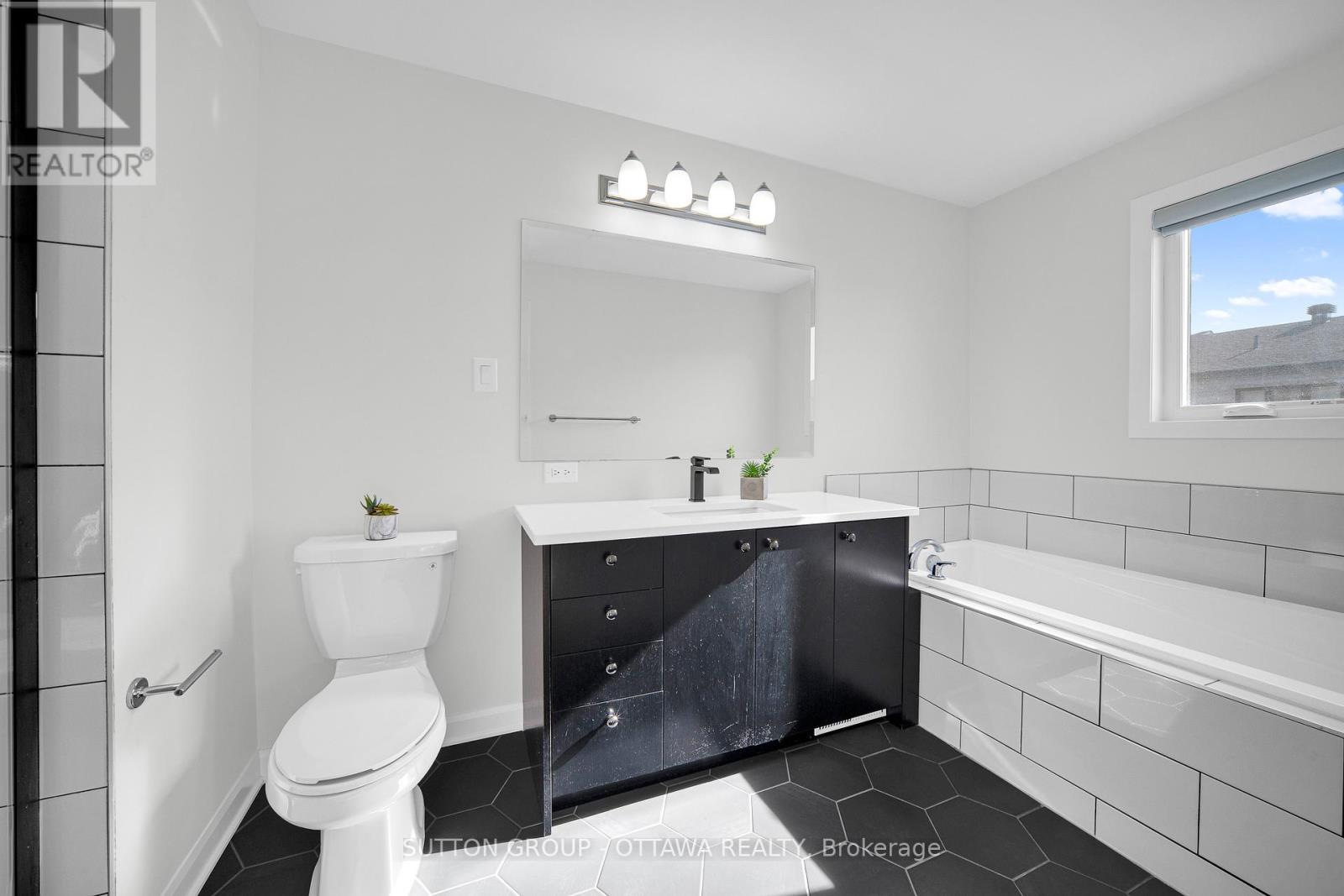 1006 Speedvale Court, Ottawa, Ontario  K2T 0P3 - Photo 33 - X12455849