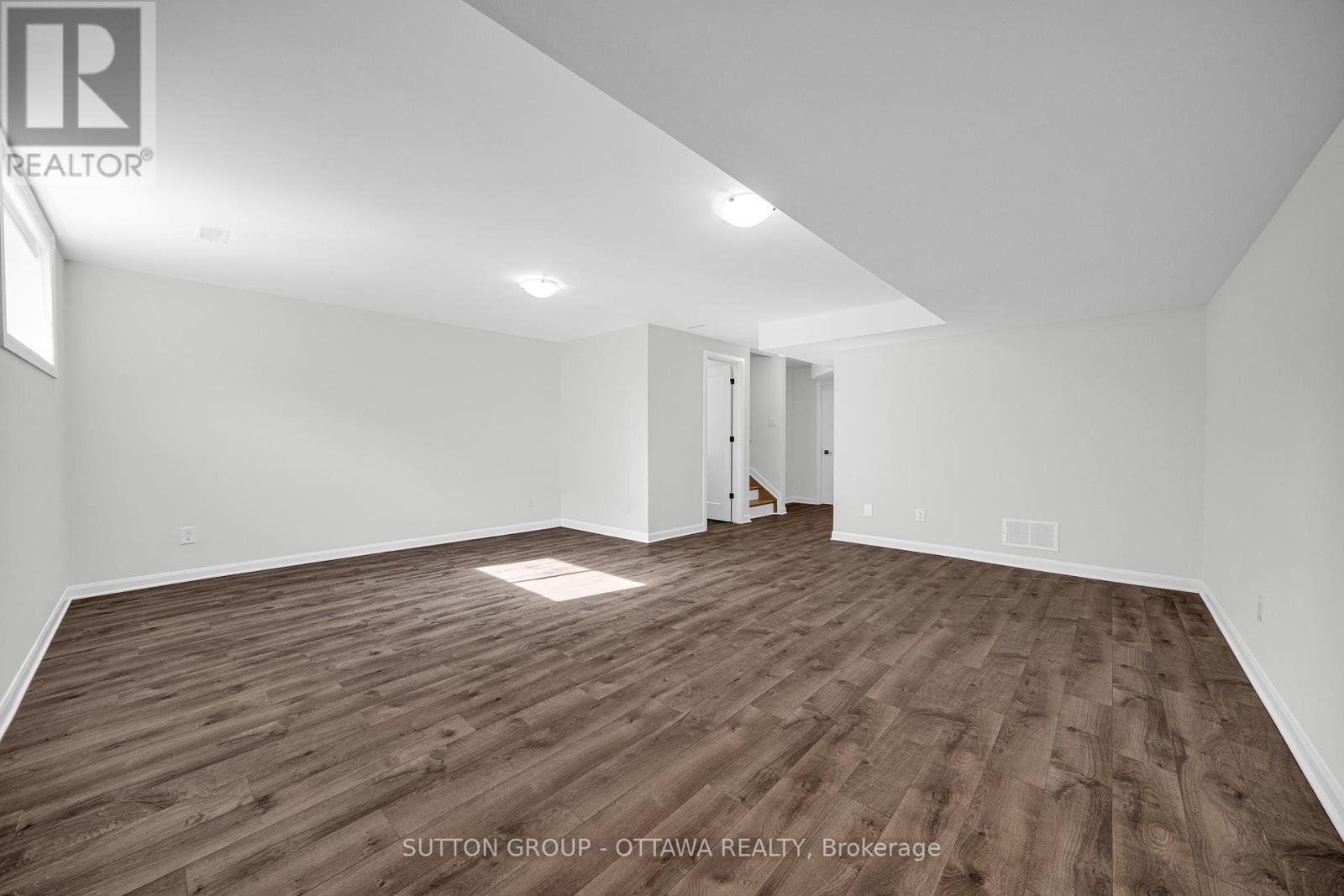 1006 Speedvale Court, Ottawa, Ontario  K2T 0P3 - Photo 36 - X12455849
