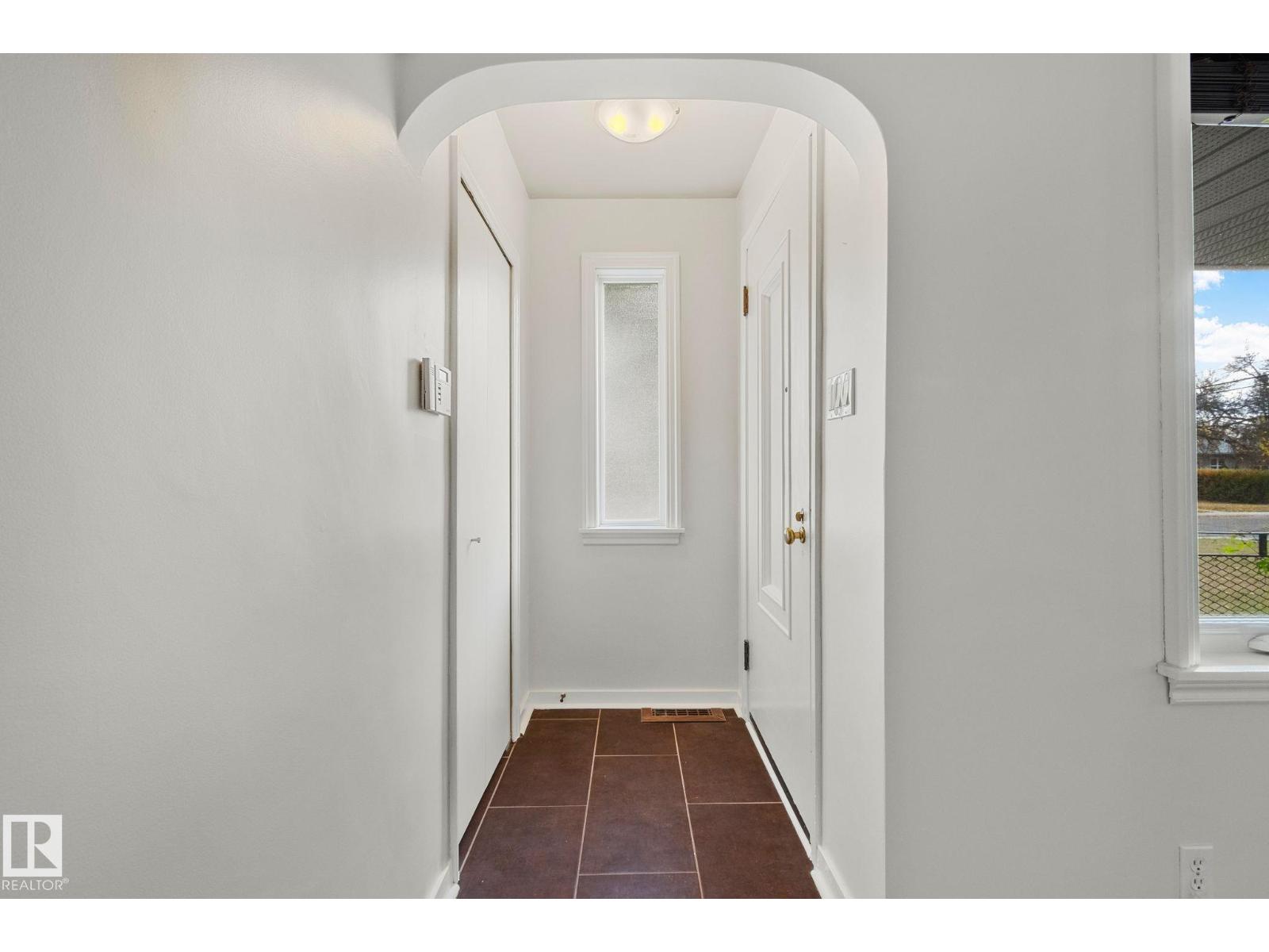 10950 117 St Nw, Edmonton, Alberta  T5H 3N6 - Photo 3 - E4461853