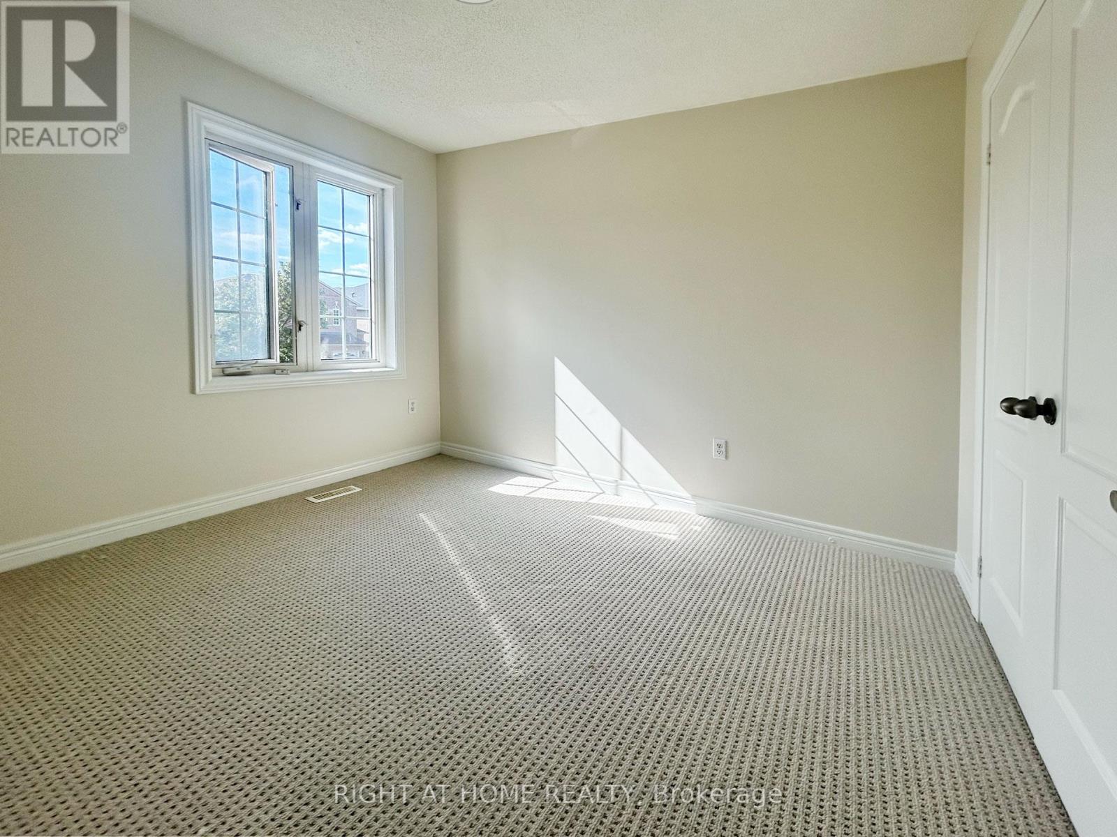 3342 Fountain Park Avenue, Mississauga, Ontario  L5M 7E2 - Photo 12 - W12458700