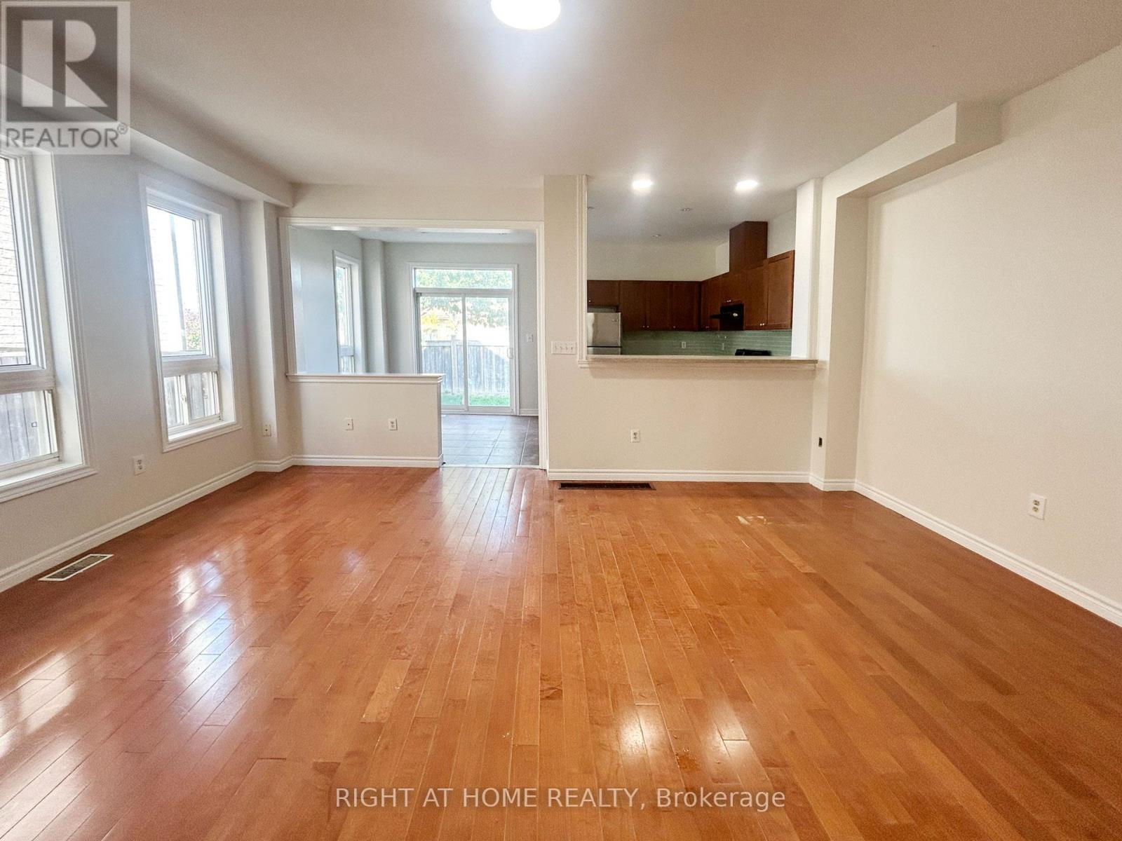 3342 Fountain Park Avenue, Mississauga, Ontario  L5M 7E2 - Photo 2 - W12458700