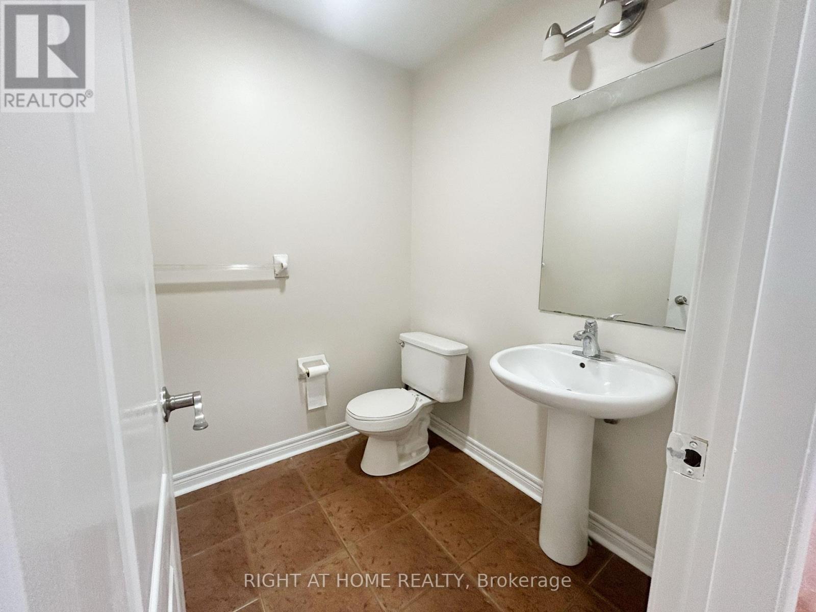 3342 Fountain Park Avenue, Mississauga, Ontario  L5M 7E2 - Photo 5 - W12458700