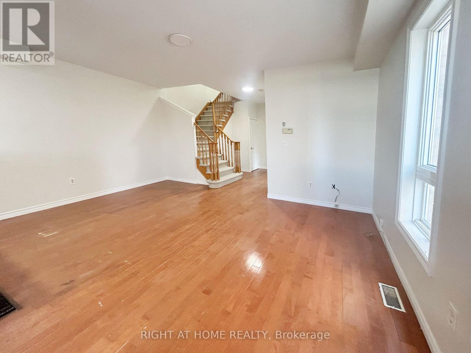 3342 Fountain Park Avenue, Mississauga, Ontario  L5M 7E2 - Photo 6 - W12458700