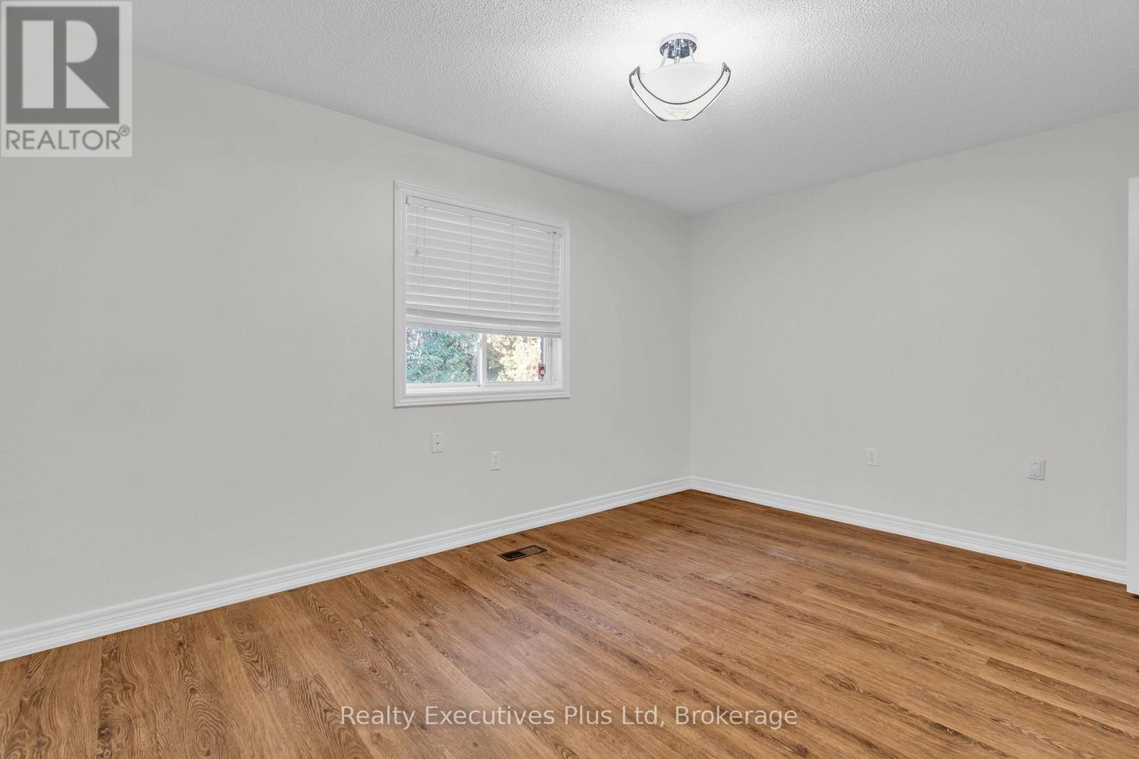 18 Sprucehaven Court, Guelph, Ontario  N1G 4X7 - Photo 20 - X12458706