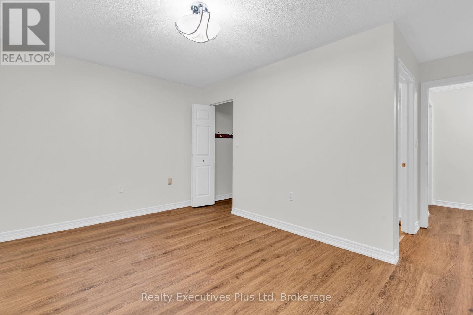 18 Sprucehaven Court, Guelph, Ontario  N1G 4X7 - Photo 21 - X12458706