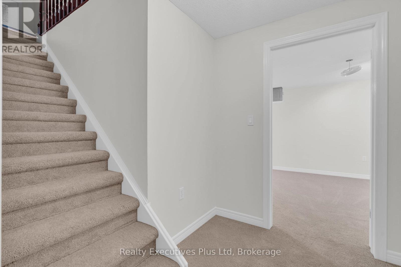 18 Sprucehaven Court, Guelph, Ontario  N1G 4X7 - Photo 25 - X12458706