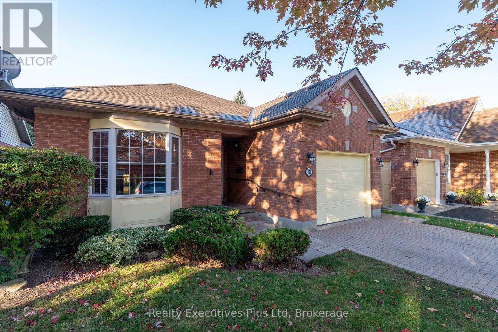 18 Sprucehaven Court, Guelph, Ontario  N1G 4X7 - Photo 4 - X12458706