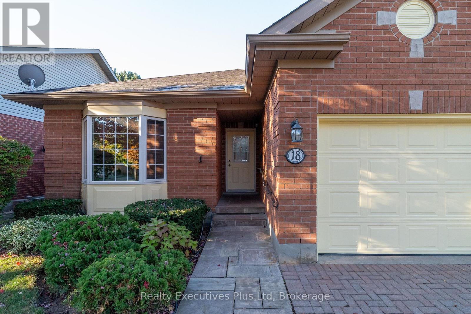 18 Sprucehaven Court, Guelph, Ontario  N1G 4X7 - Photo 5 - X12458706