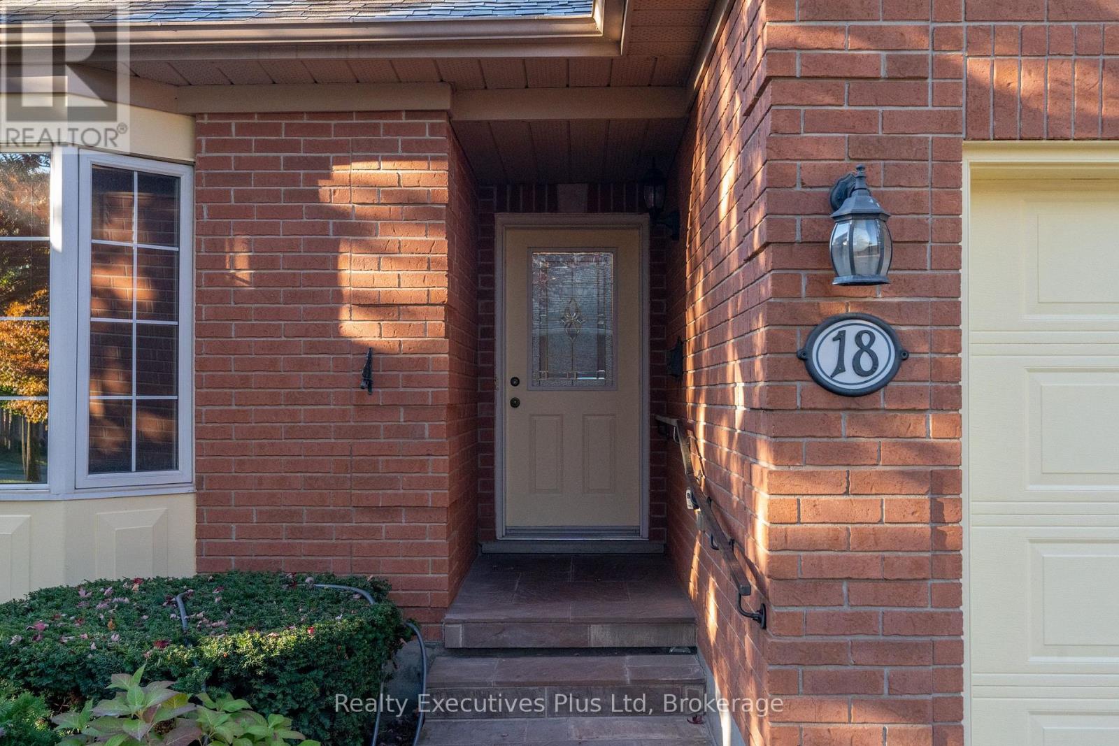 18 Sprucehaven Court, Guelph, Ontario  N1G 4X7 - Photo 6 - X12458706