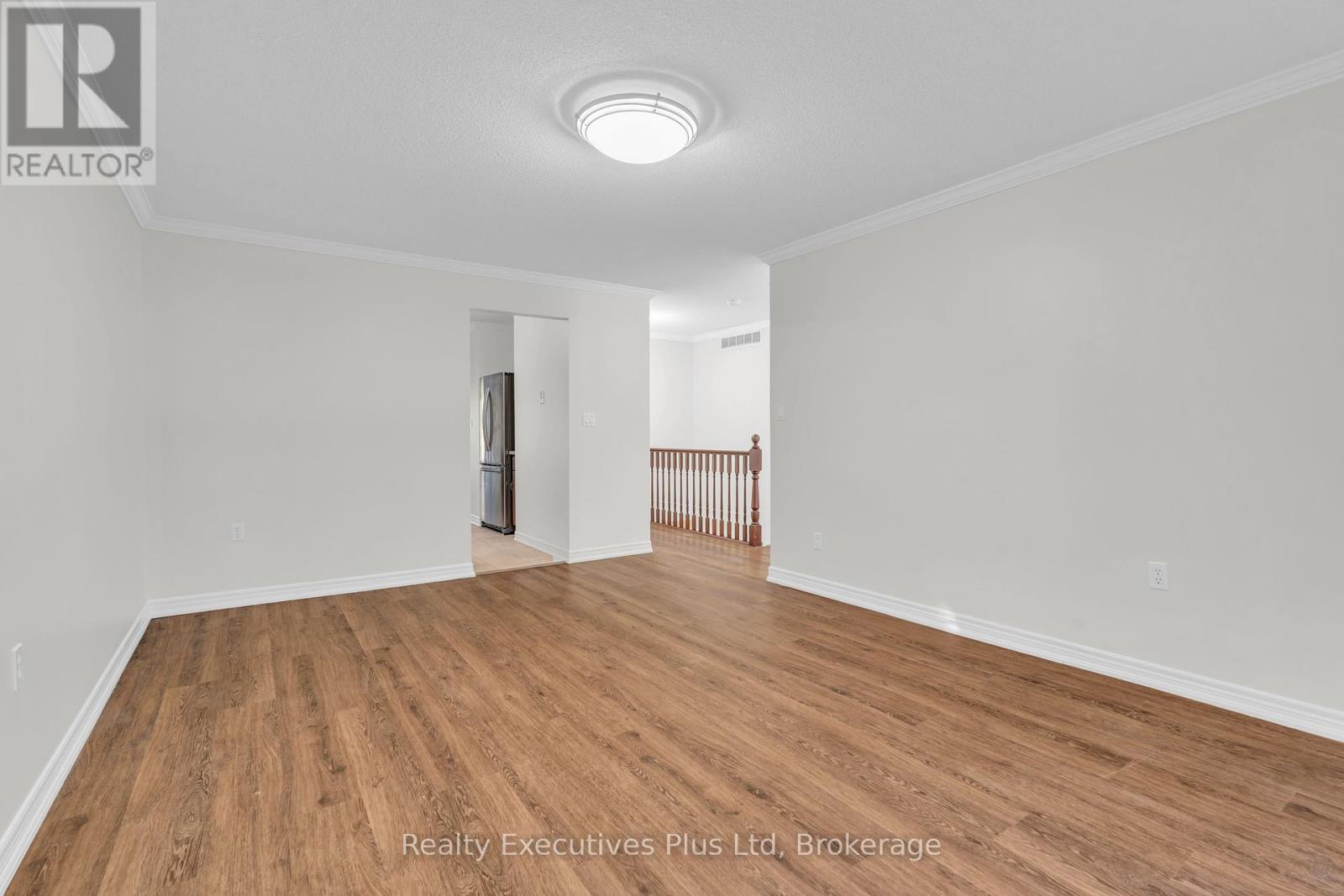 18 Sprucehaven Court, Guelph, Ontario  N1G 4X7 - Photo 9 - X12458706
