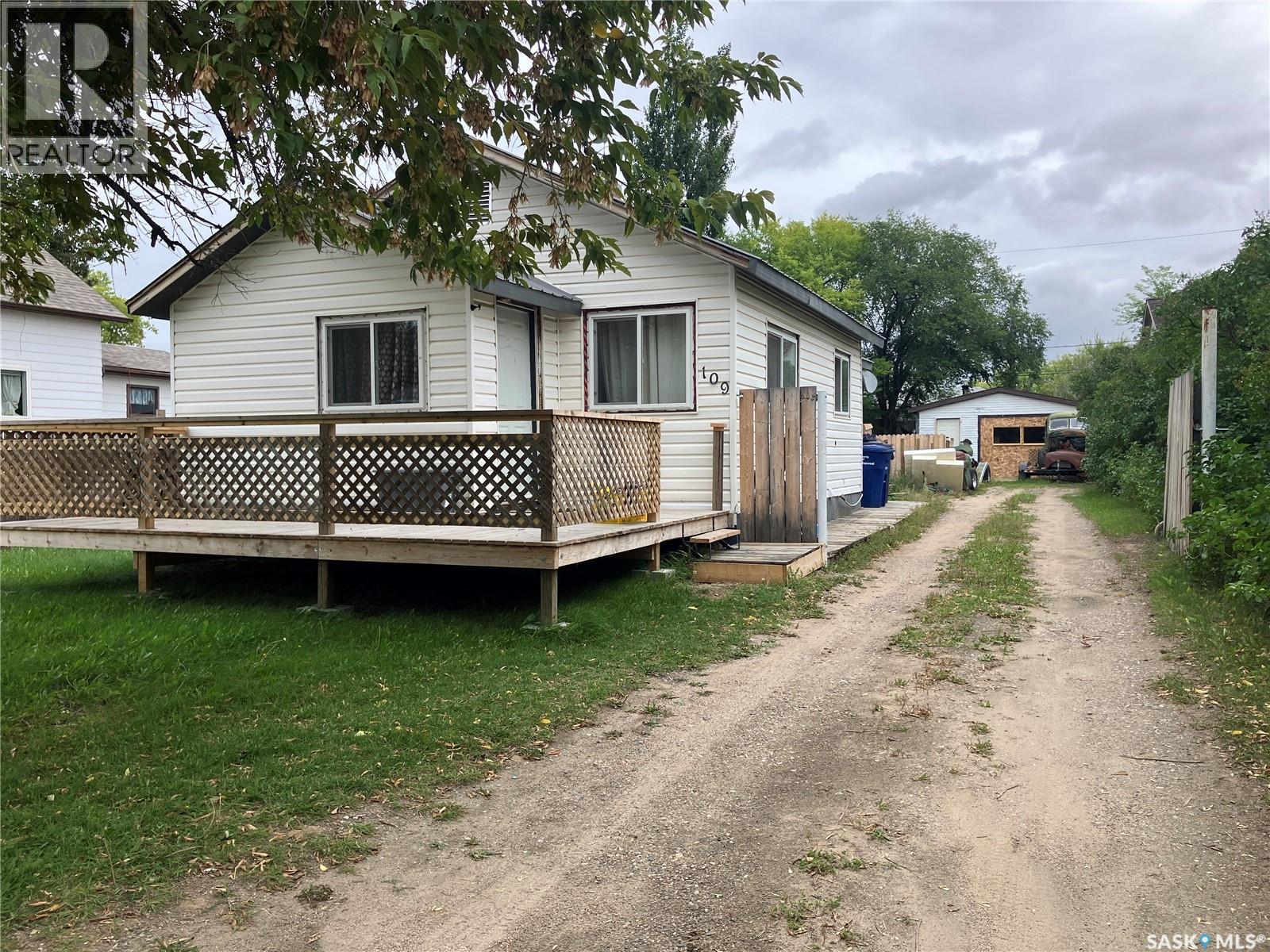 109 Seymour Street, Nipawin, Saskatchewan  S0E 1E0 - Photo 2 - SK008759