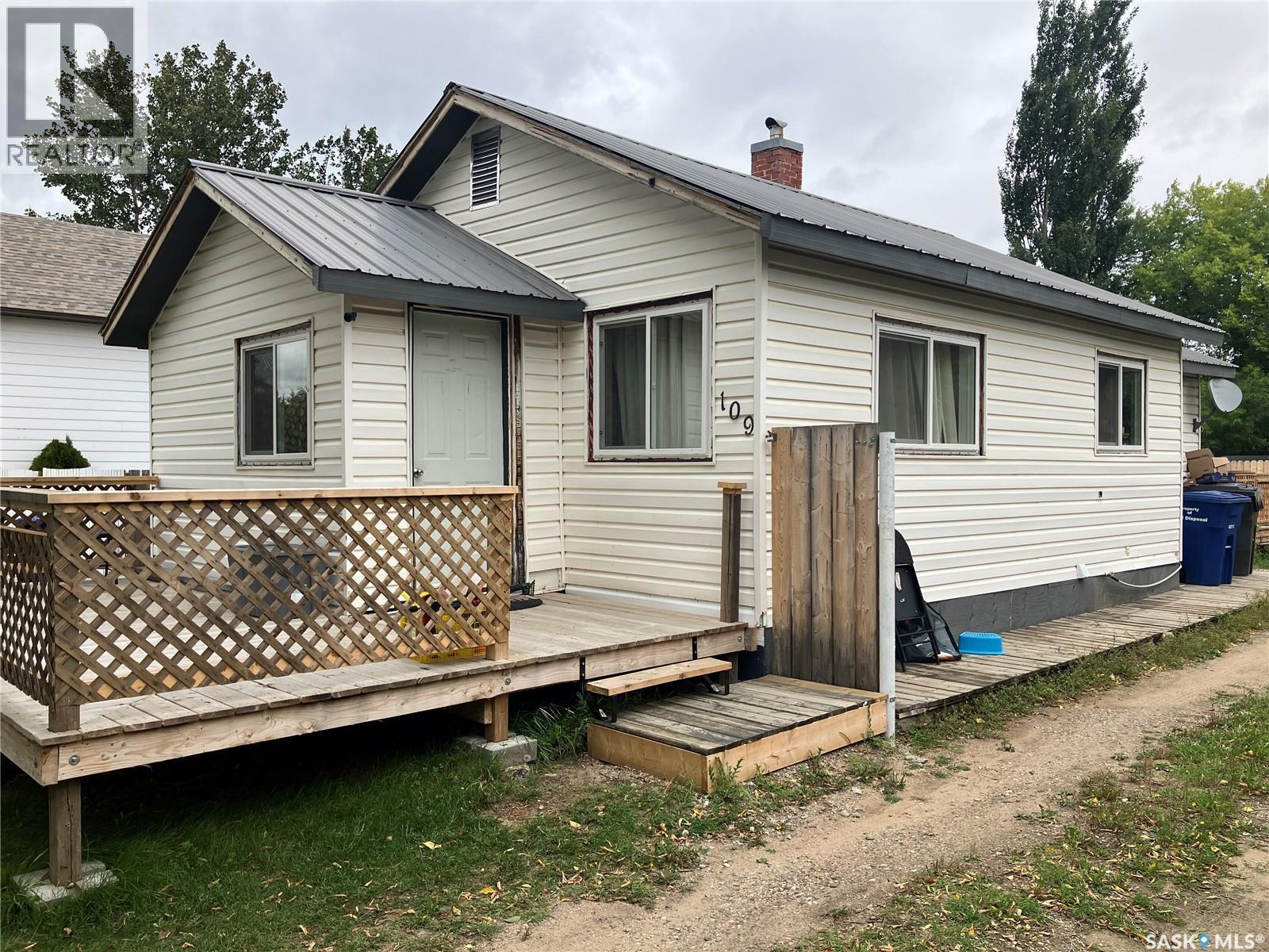 109 Seymour Street, Nipawin, Saskatchewan  S0E 1E0 - Photo 1 - SK008759