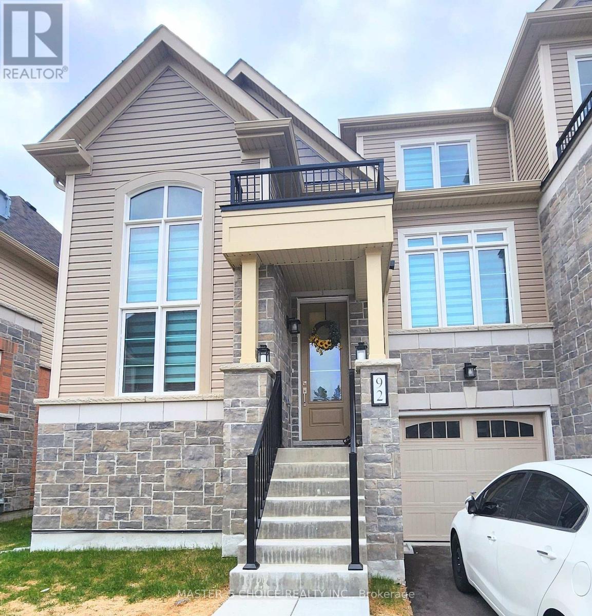 92 LYALL STOKES CIRCLE, East Gwillimbury, Ontario