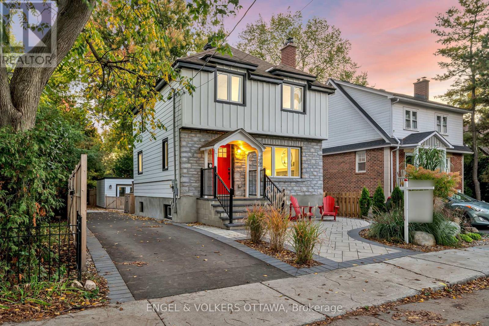 22 HARVARD AVENUE, Ottawa, Ontario