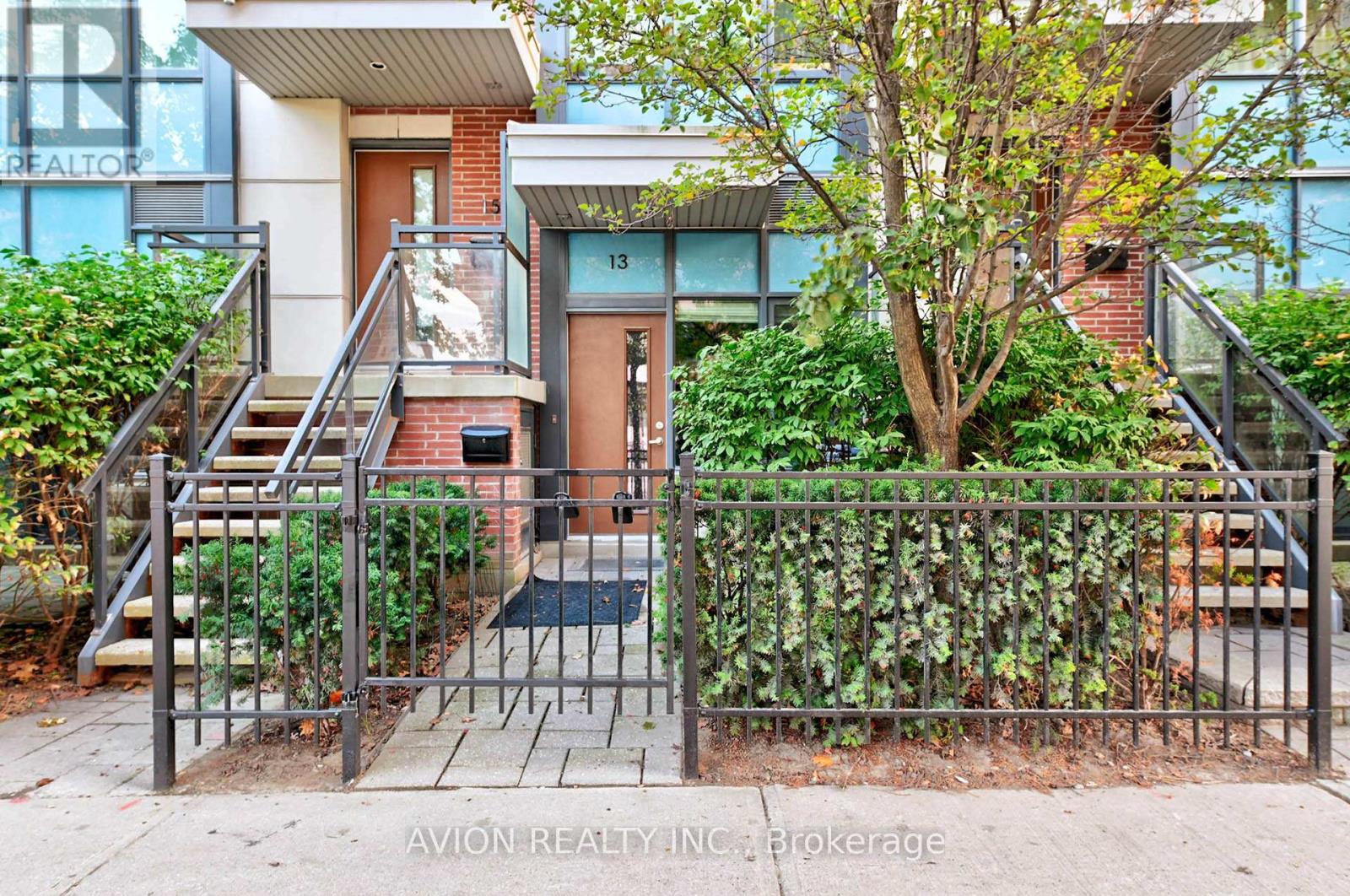 13 Oak Street, Toronto, Ontario  M5A 0A2 - Photo 2 - C12458701