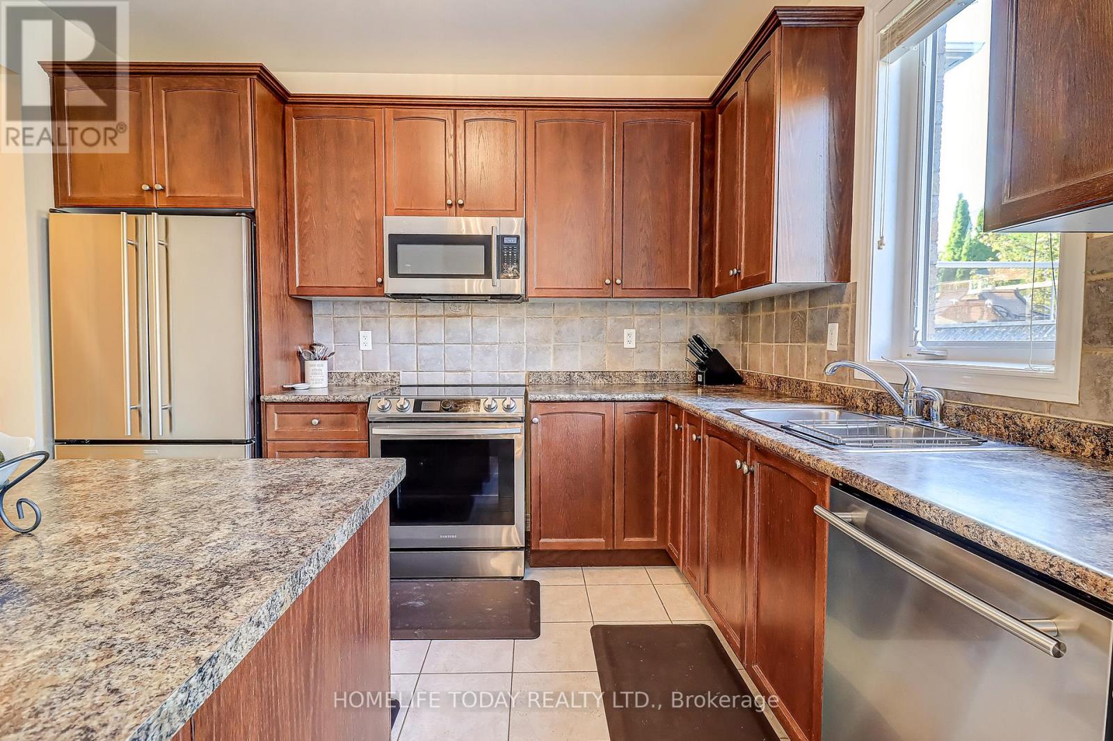 200 Ivy Glen Drive, Vaughan, Ontario  L6A 0P1 - Photo 21 - N12458709