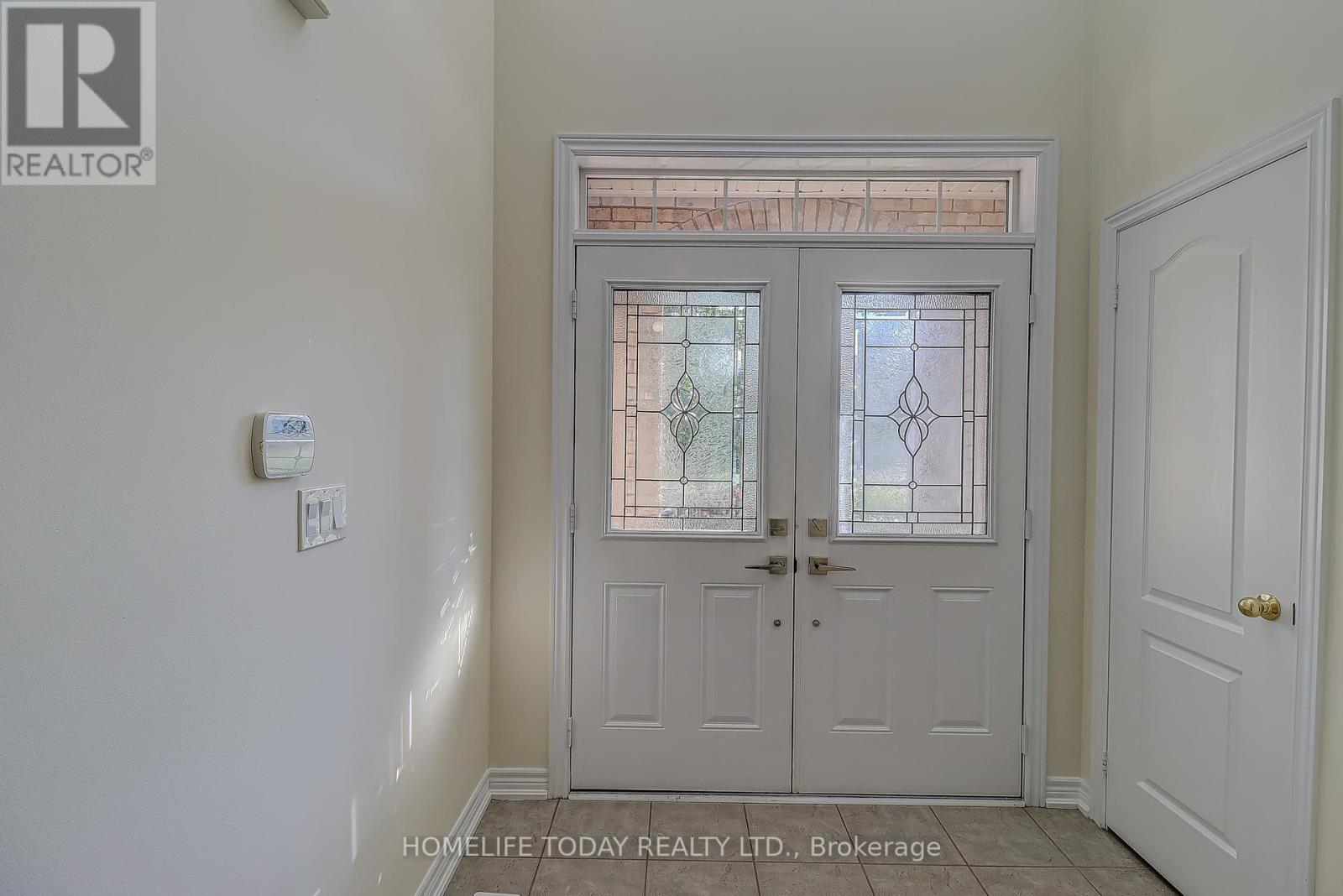 200 Ivy Glen Drive, Vaughan, Ontario  L6A 0P1 - Photo 5 - N12458709