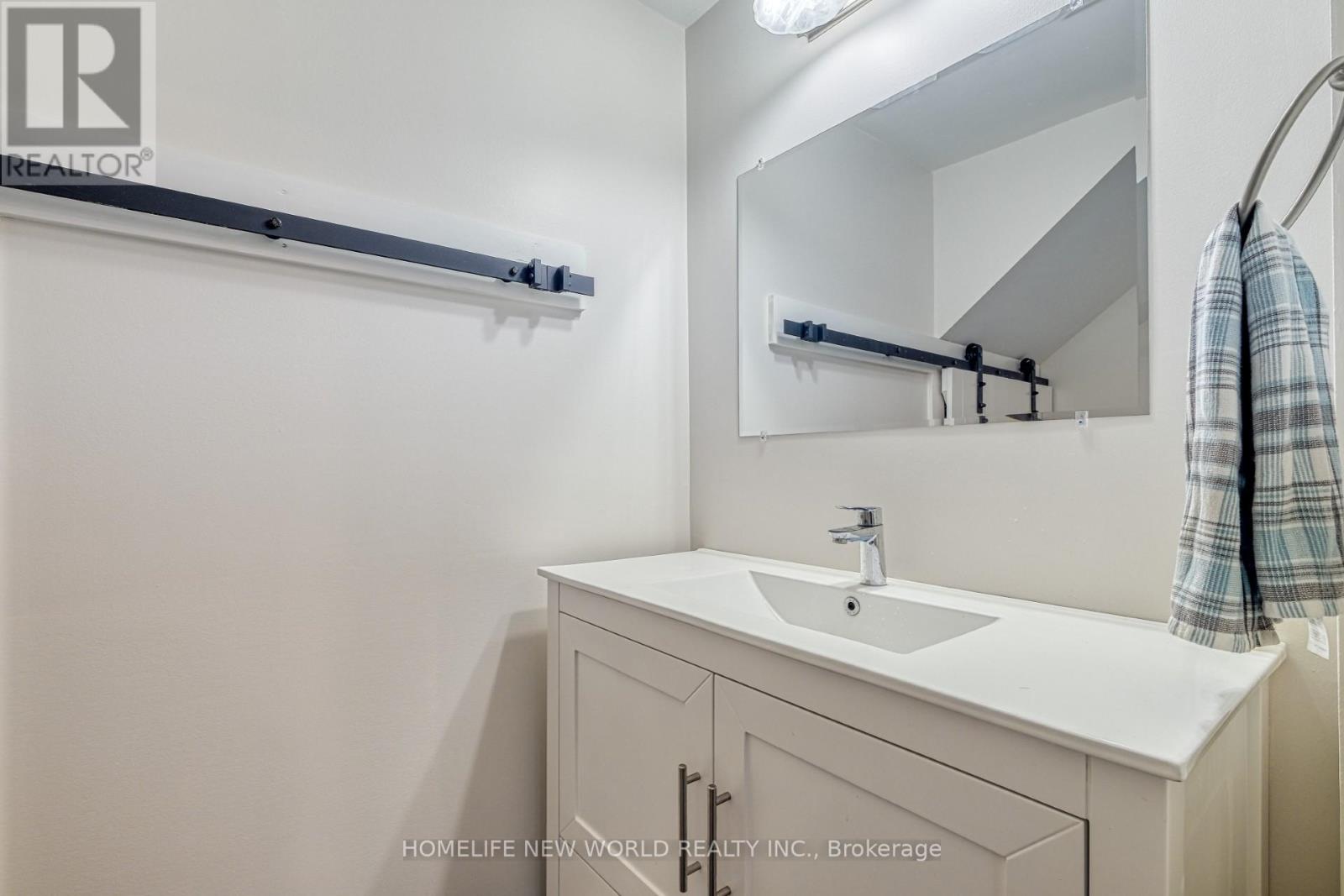 10 Burnie Road, Georgina, Ontario  L0E 1N0 - Photo 16 - N12458710