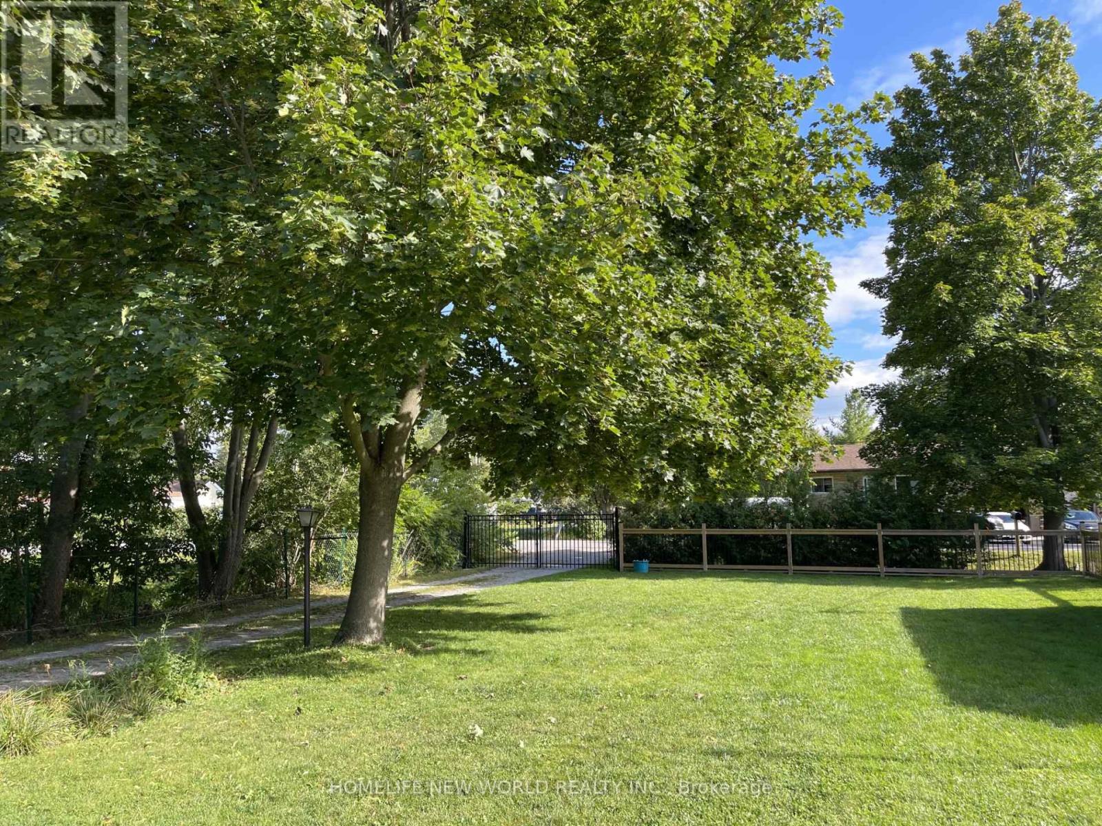 10 Burnie Road, Georgina, Ontario  L0E 1N0 - Photo 25 - N12458710