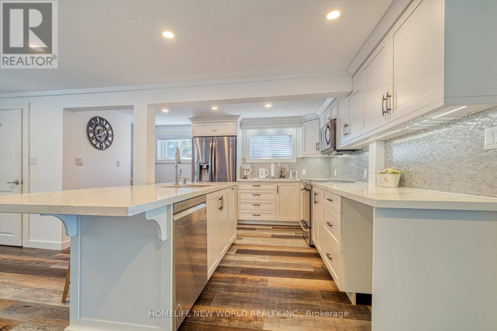 10 Burnie Road, Georgina, Ontario  L0E 1N0 - Photo 4 - N12458710