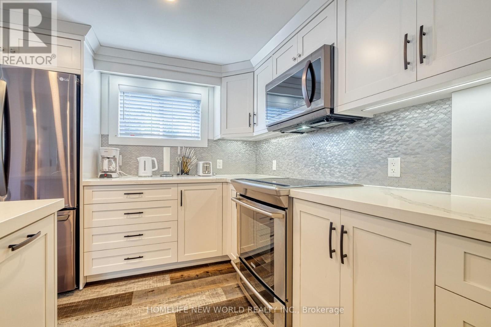 10 Burnie Road, Georgina, Ontario  L0E 1N0 - Photo 5 - N12458710