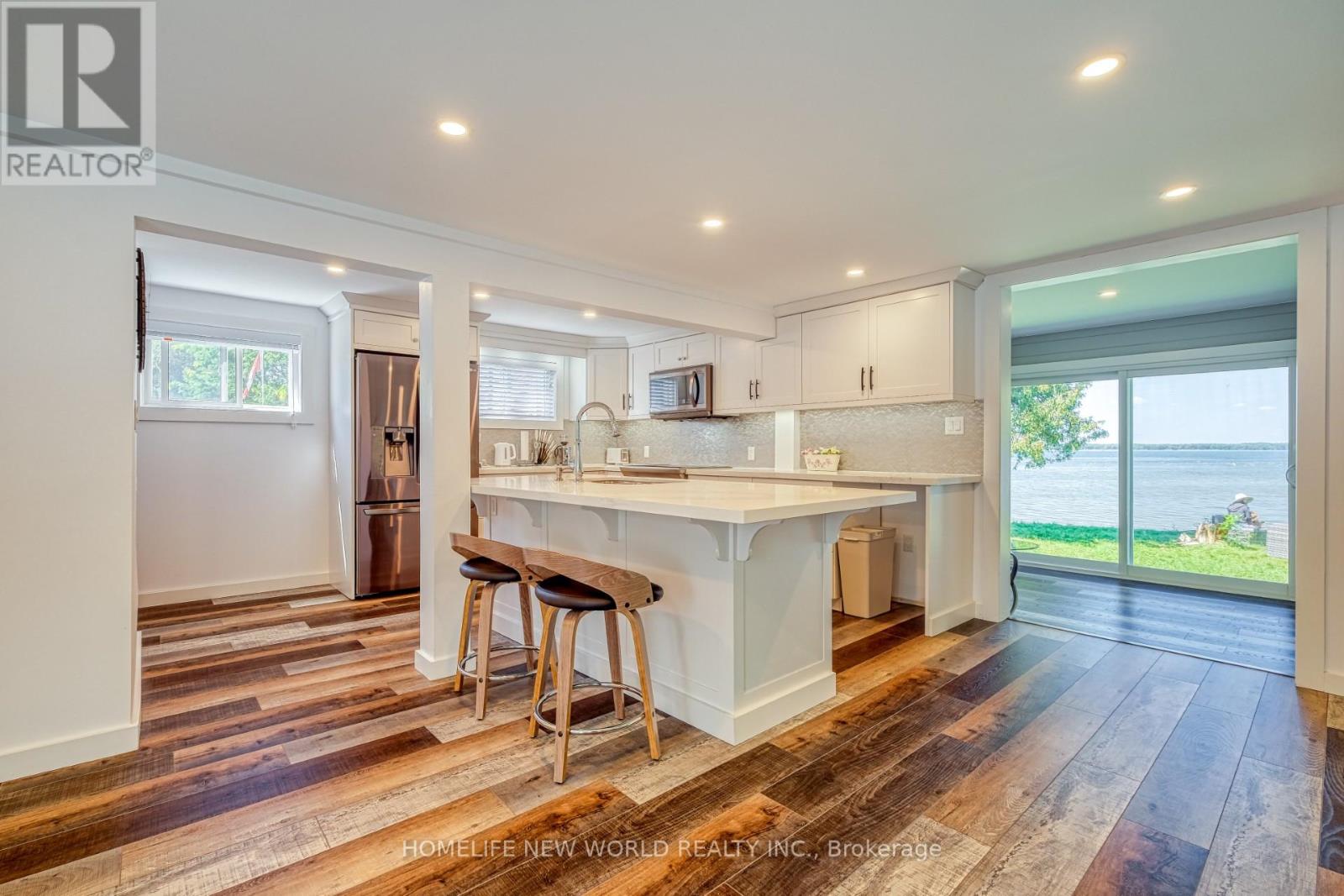 10 Burnie Road, Georgina, Ontario  L0E 1N0 - Photo 6 - N12458710