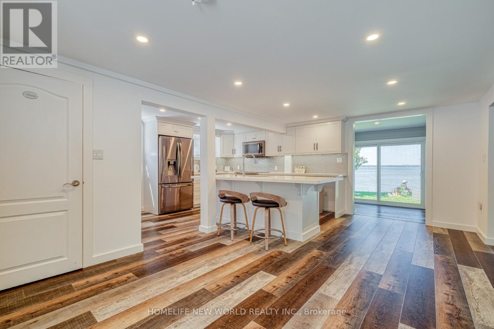 10 Burnie Road, Georgina, Ontario  L0E 1N0 - Photo 8 - N12458710