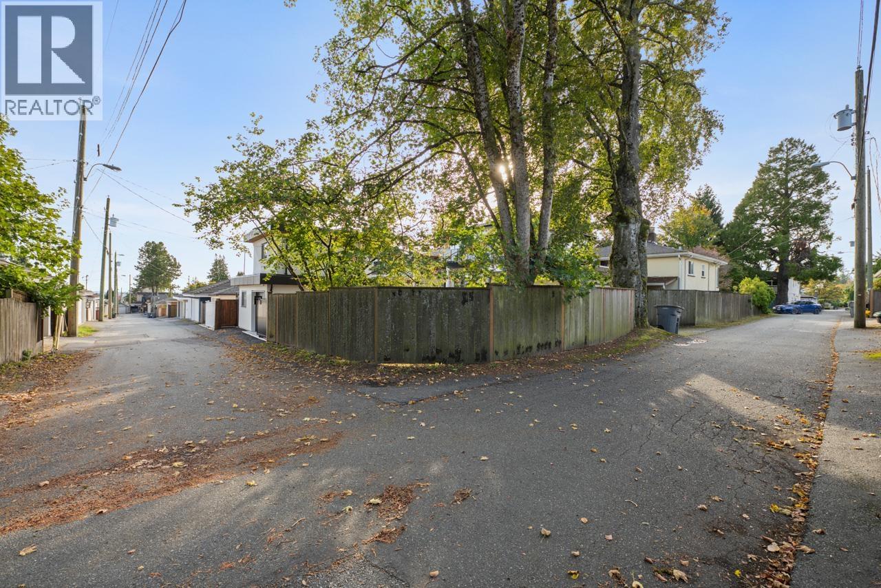 7526 Selkirk Street, Vancouver, British Columbia  V6P 4H4 - Photo 14 - R3057719