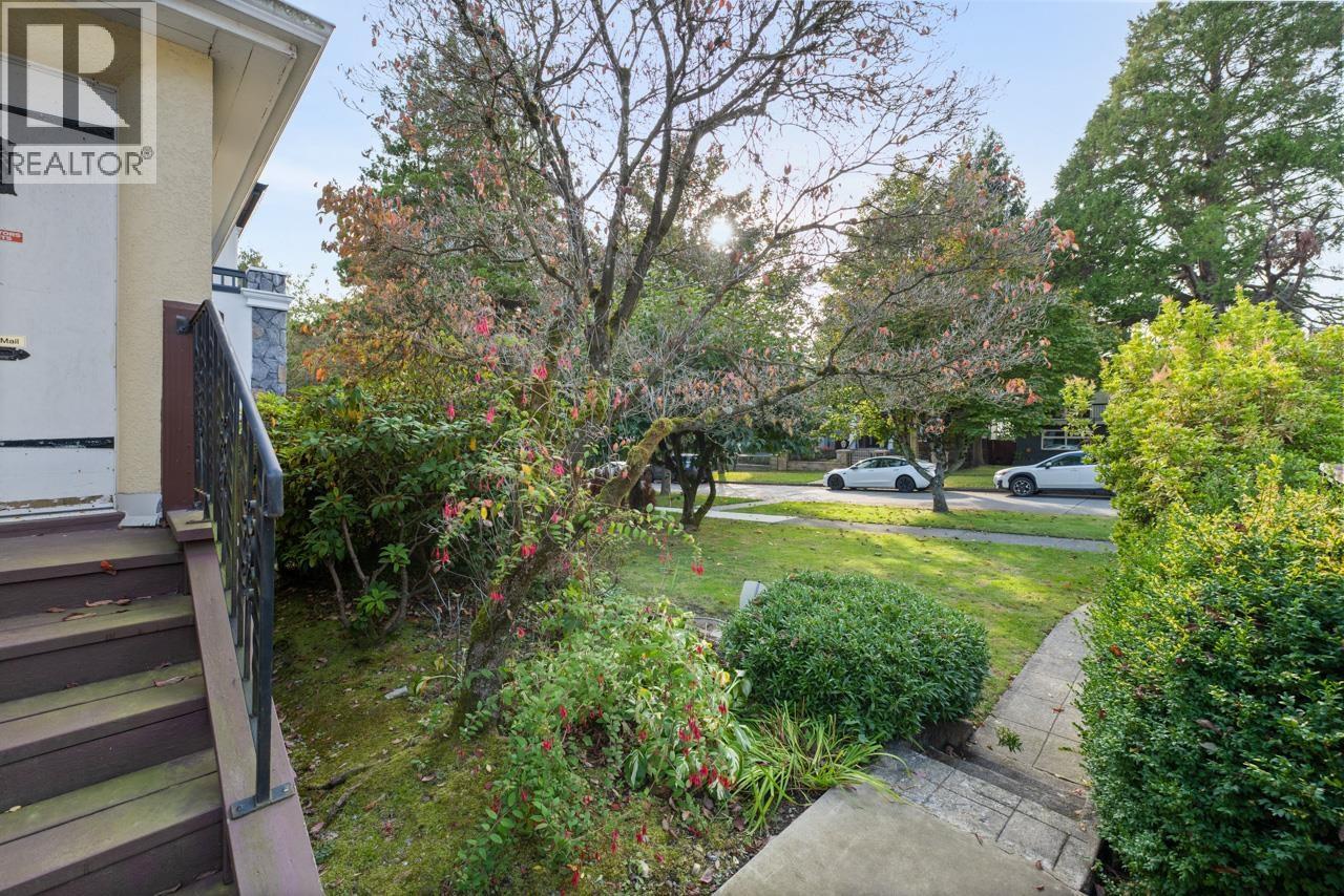 7526 Selkirk Street, Vancouver, British Columbia  V6P 4H4 - Photo 2 - R3057719
