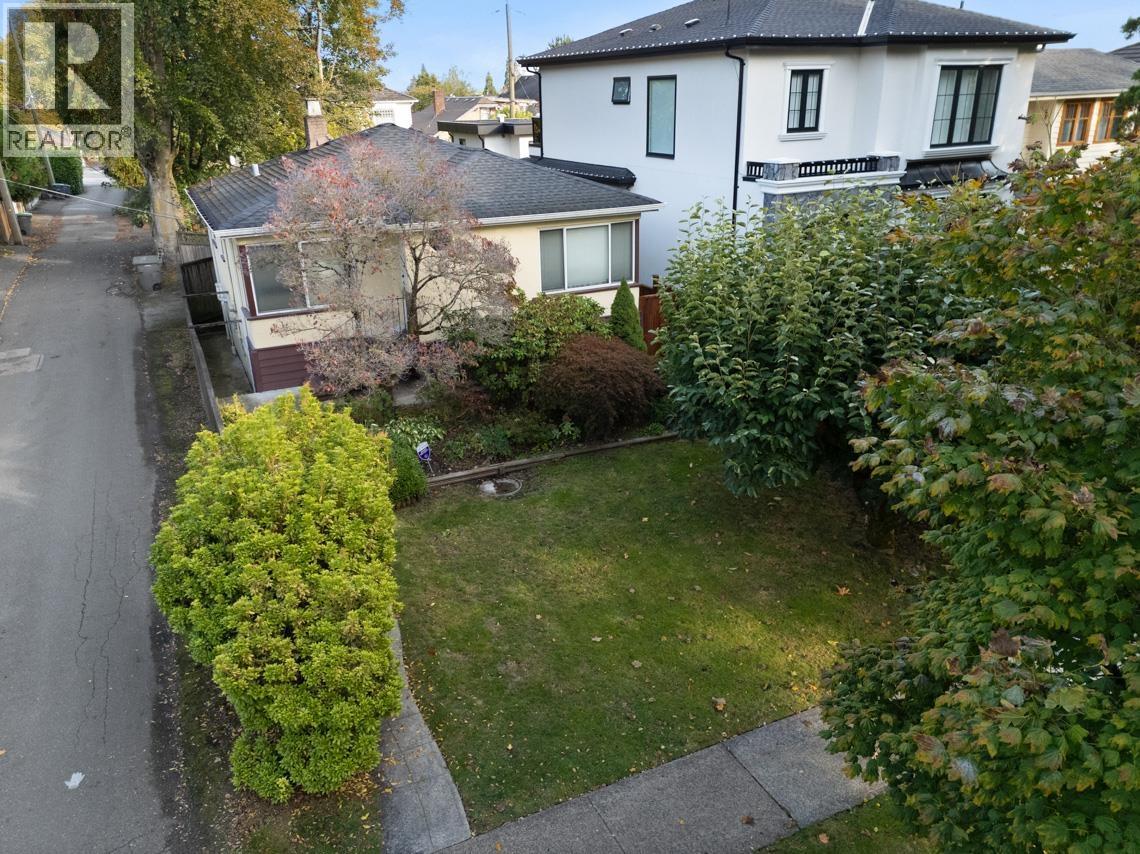 7526 Selkirk Street, Vancouver, British Columbia  V6P 4H4 - Photo 3 - R3057719