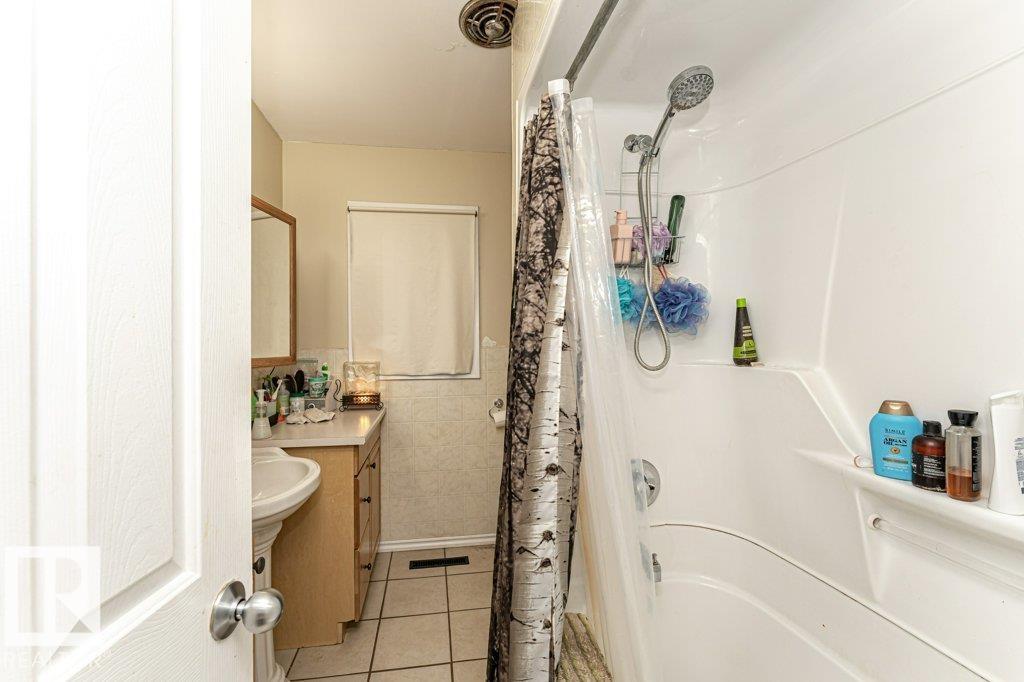 8539 Connors Rd Nw, Edmonton, Alberta  T6C 4H2 - Photo 13 - E4459822