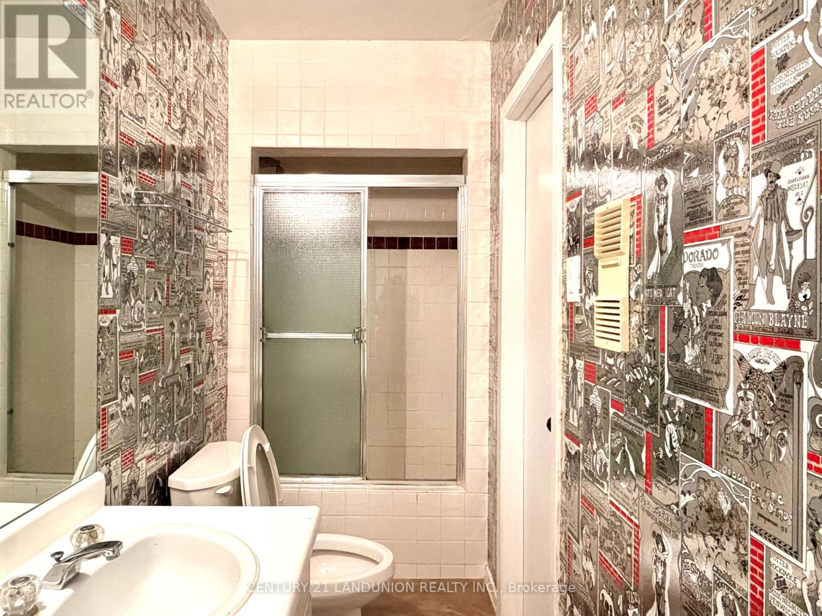 Unit 2 - 1 Caldy Court, Toronto, Ontario  M2L 2J5 - Photo 4 - C12458723