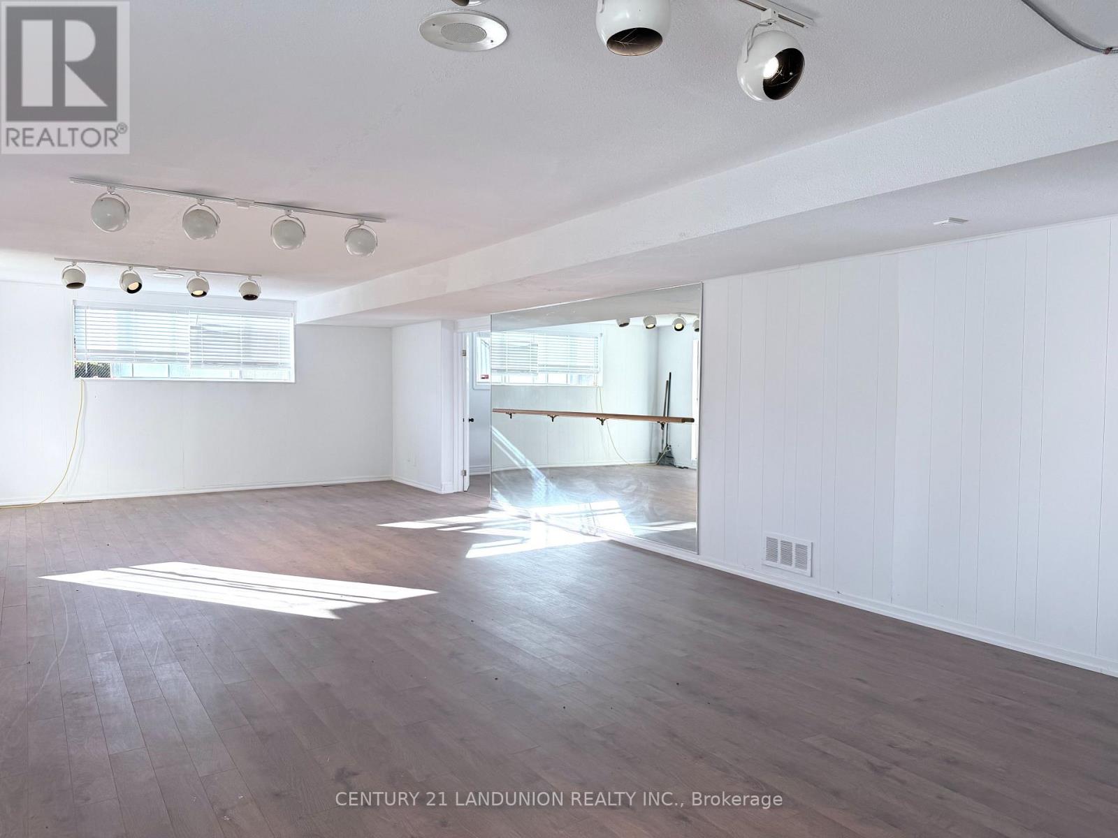 Unit 2 - 1 Caldy Court, Toronto, Ontario  M2L 2J5 - Photo 6 - C12458723