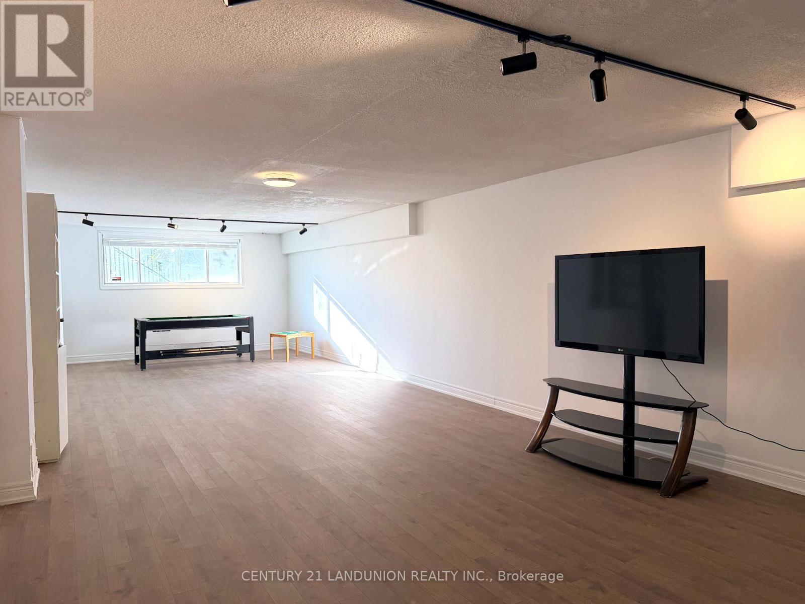 Unit 2 - 1 Caldy Court, Toronto, Ontario  M2L 2J5 - Photo 7 - C12458723