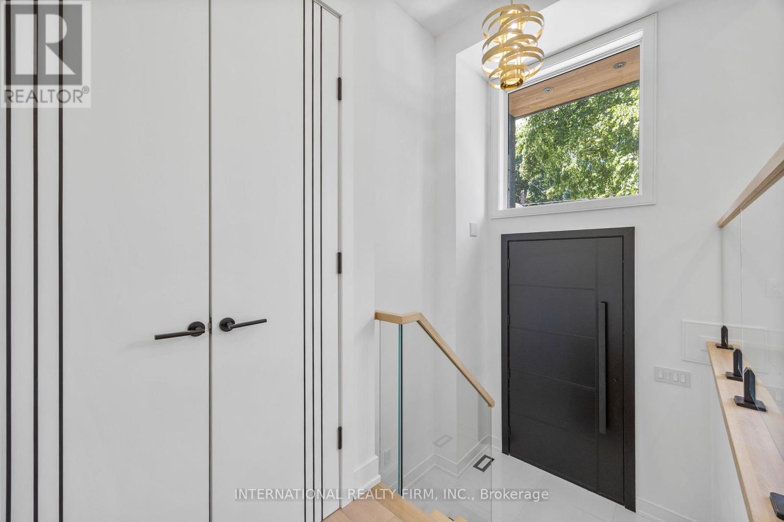 19 Ivy Avenue, Toronto, Ontario  M4L 2H6 - Photo 6 - E12458722