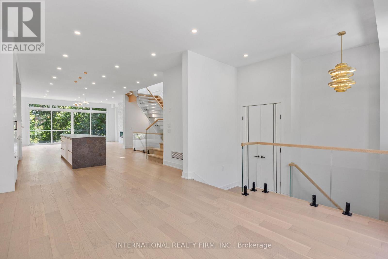 19 Ivy Avenue, Toronto, Ontario  M4L 2H6 - Photo 8 - E12458722