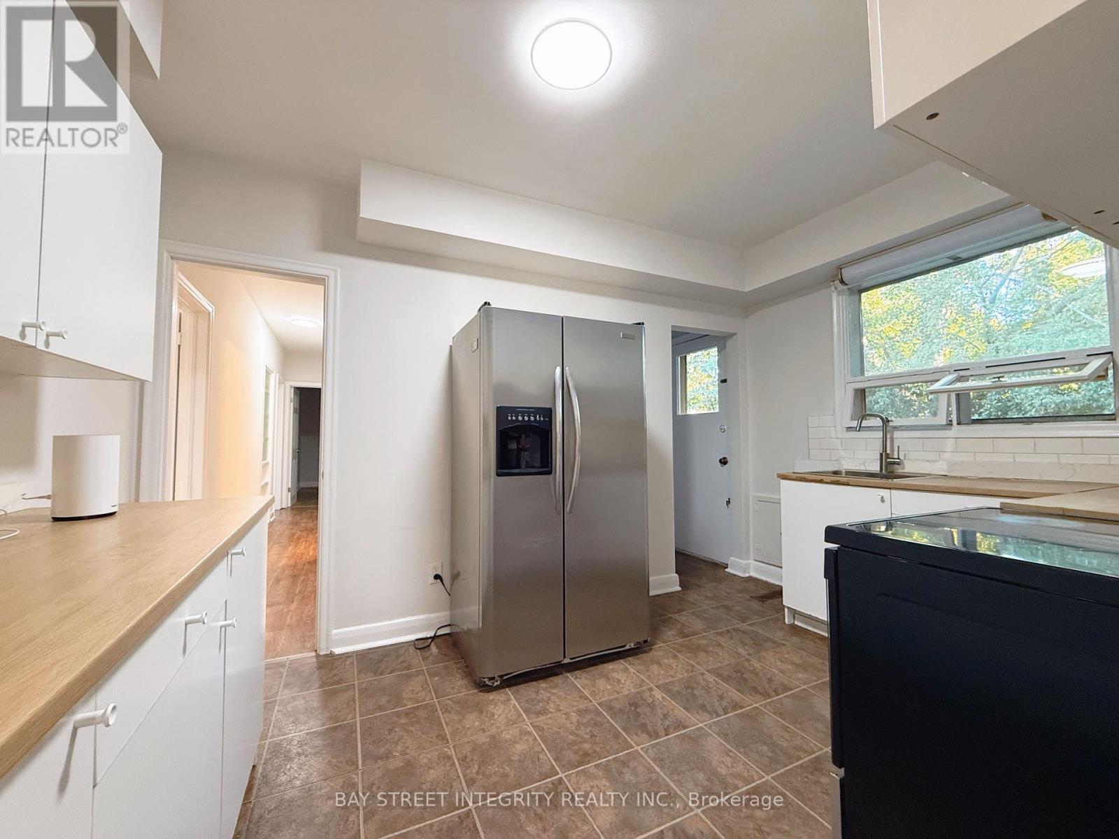 143 Munro Boulevard, Toronto, Ontario  M2P 1C9 - Photo 17 - C12458726