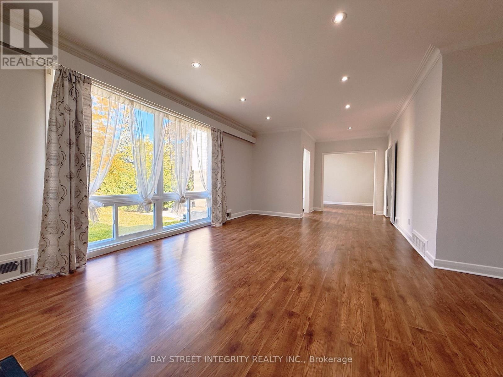 143 Munro Boulevard, Toronto, Ontario  M2P 1C9 - Photo 8 - C12458726