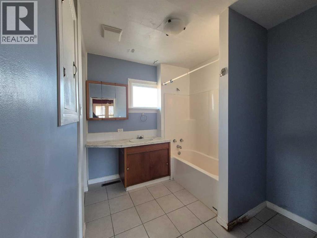 125 Centre Street, Torrington, Alberta  T0M 2B0 - Photo 14 - A2263941