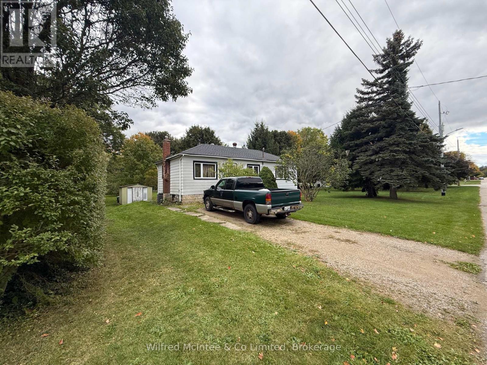 408 Mary Street, Brockton, Ontario  N0G 2V0 - Photo 2 - X12458733
