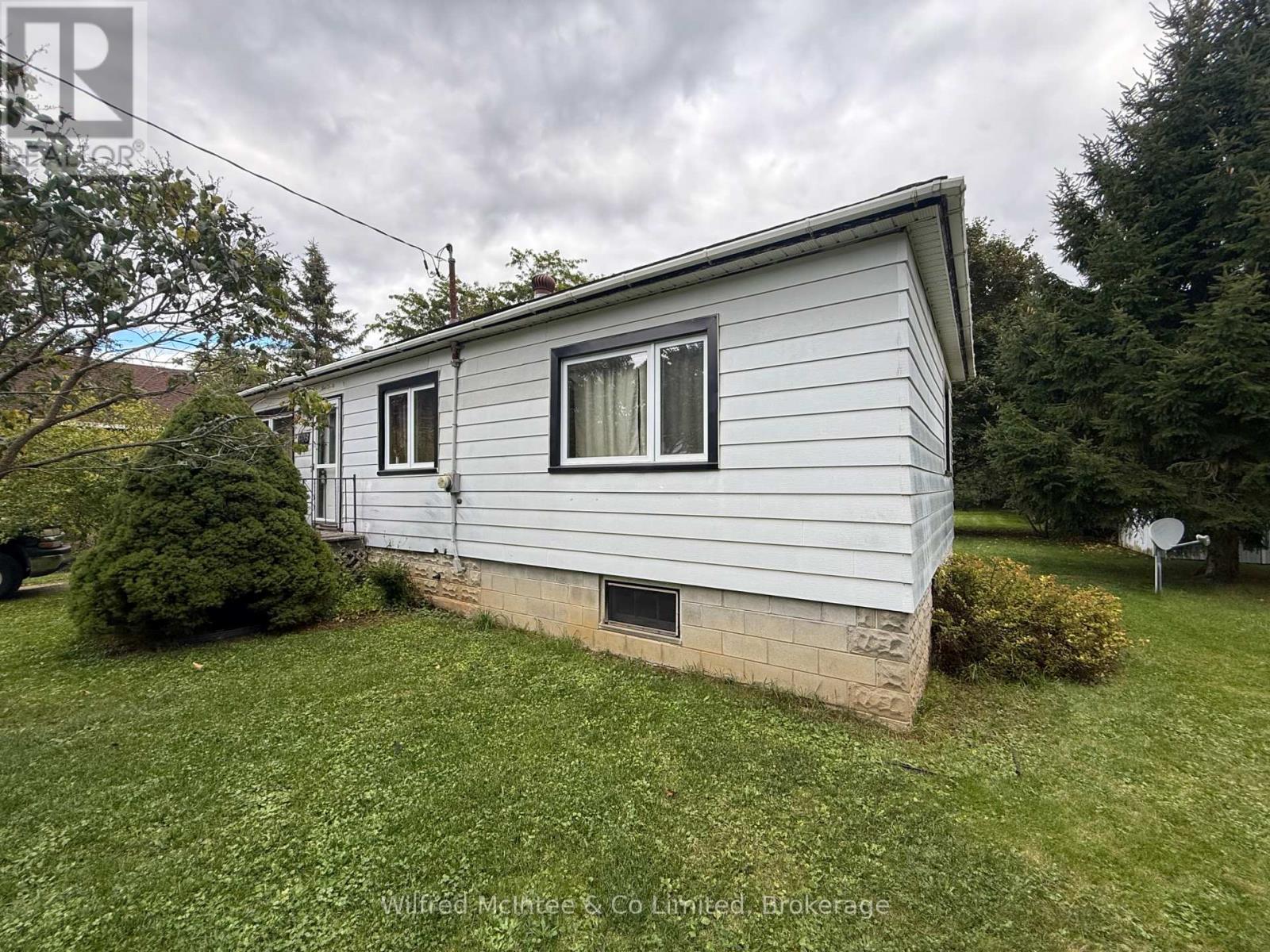 408 Mary Street, Brockton, Ontario  N0G 2V0 - Photo 4 - X12458733