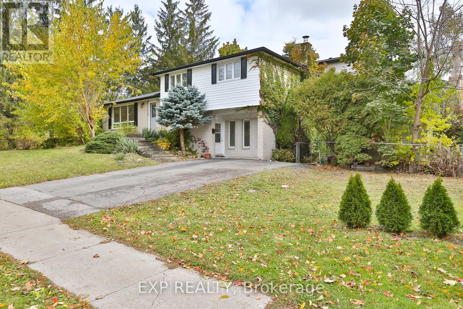 165 Carlson Drive, Newmarket, Ontario  L3Y 3H2 - Photo 2 - N12458730
