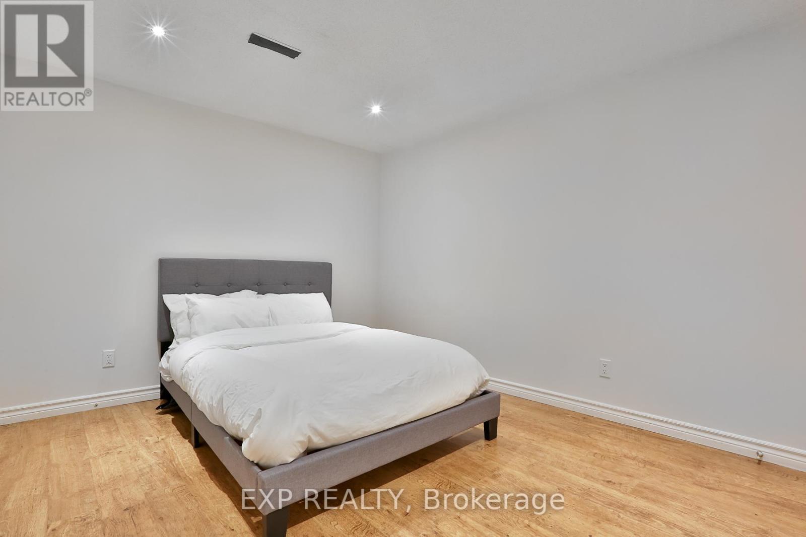 165 Carlson Drive, Newmarket, Ontario  L3Y 3H2 - Photo 32 - N12458730