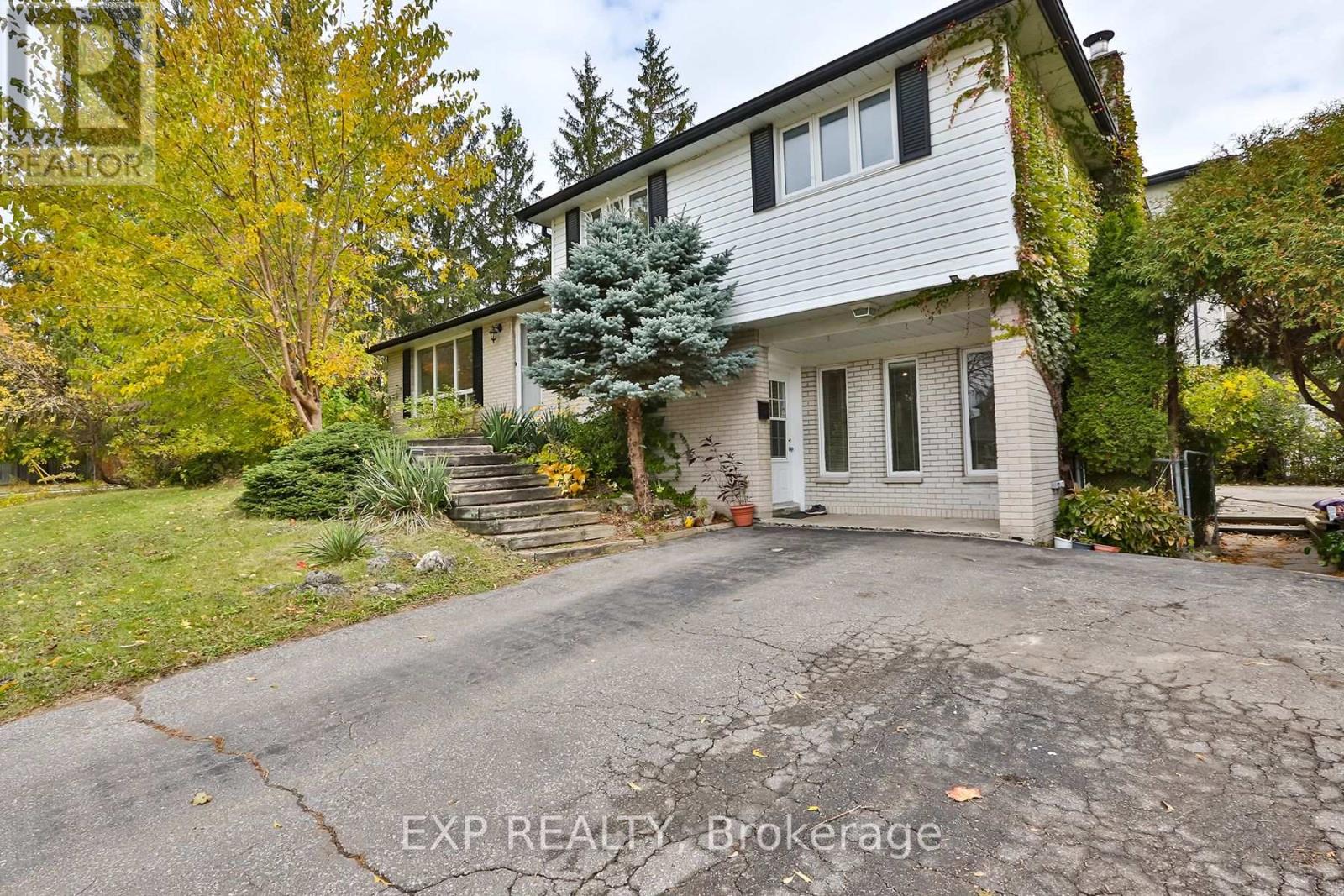 165 Carlson Drive, Newmarket, Ontario  L3Y 3H2 - Photo 4 - N12458730