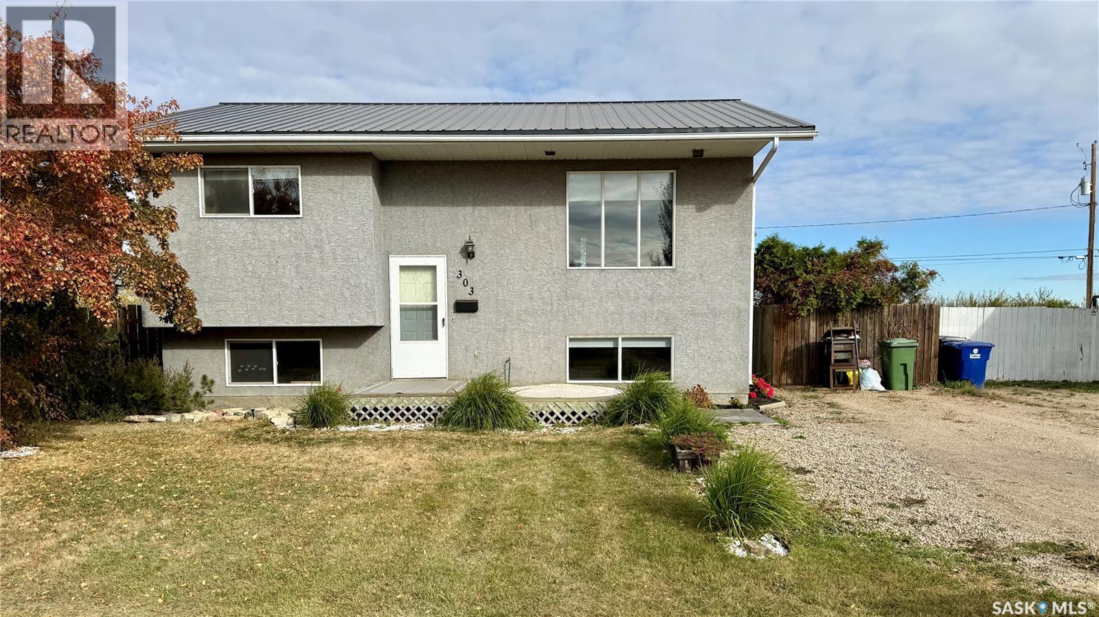 303 4th Street, Dundurn, Saskatchewan  S0K 1K0 - Photo 1 - SK019443
