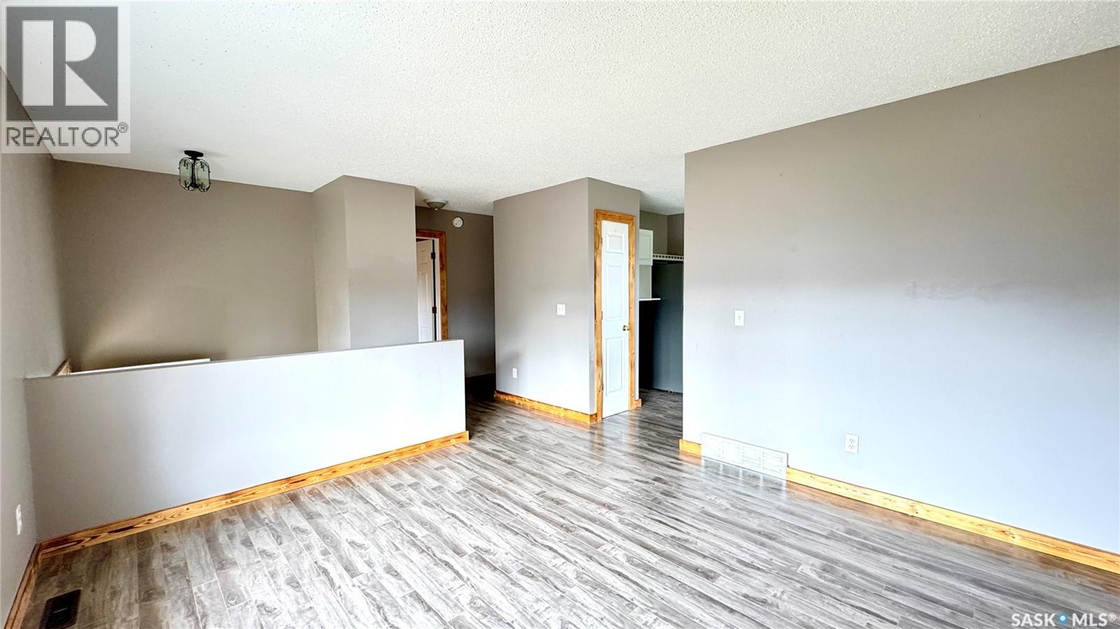 303 4th Street, Dundurn, Saskatchewan  S0K 1K0 - Photo 17 - SK019443